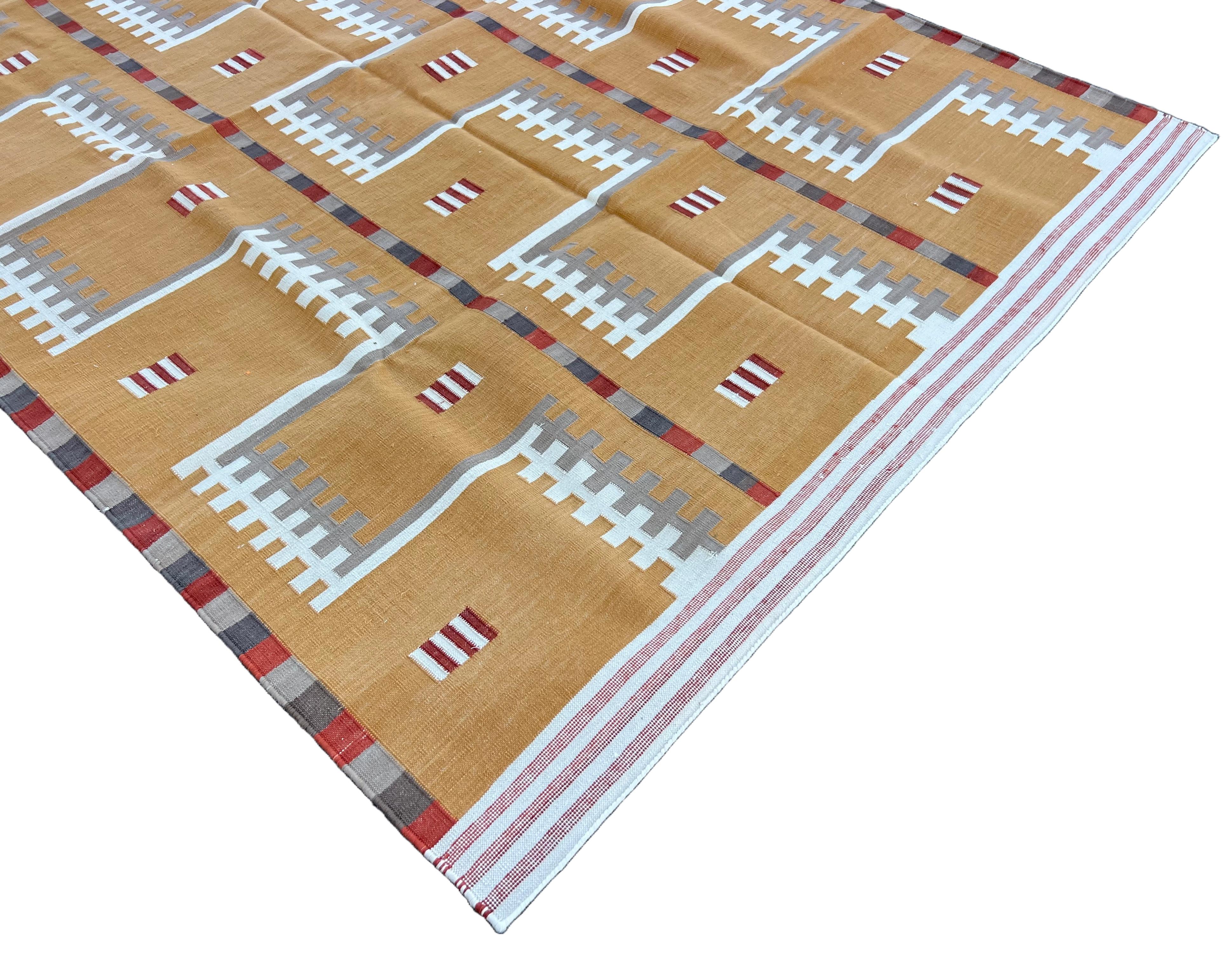 Handgefertigter Flachgewebe-Teppich aus Baumwolle, 8x10 Senf und Beige Geometrischer Indischer Dhurrie (21. Jahrhundert und zeitgenössisch) im Angebot