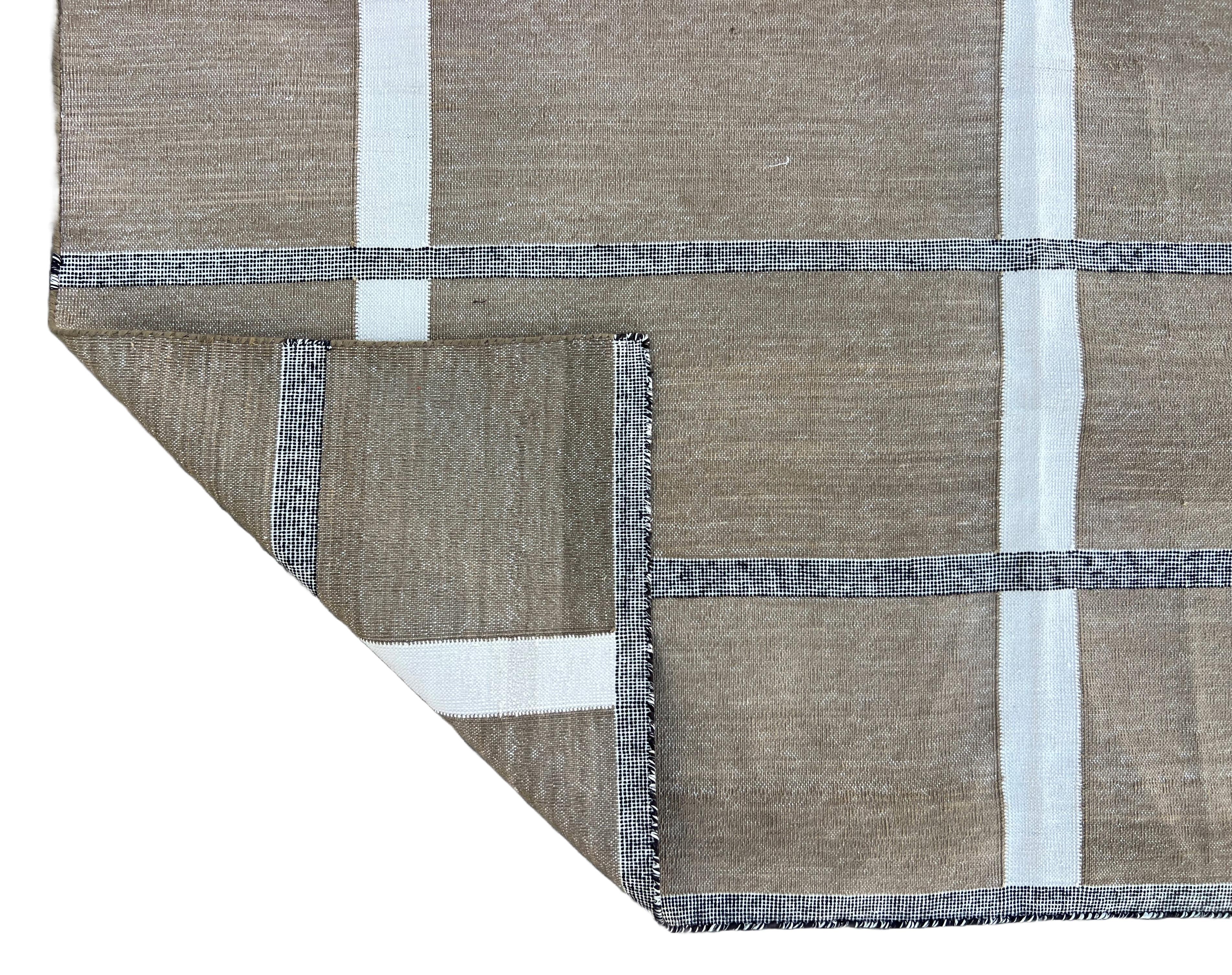 Tappeto fatto a mano in cotone a trama piatta, 9x9 Tappeto indiano Dhurrie a quadretti beige e crema in vendita 2