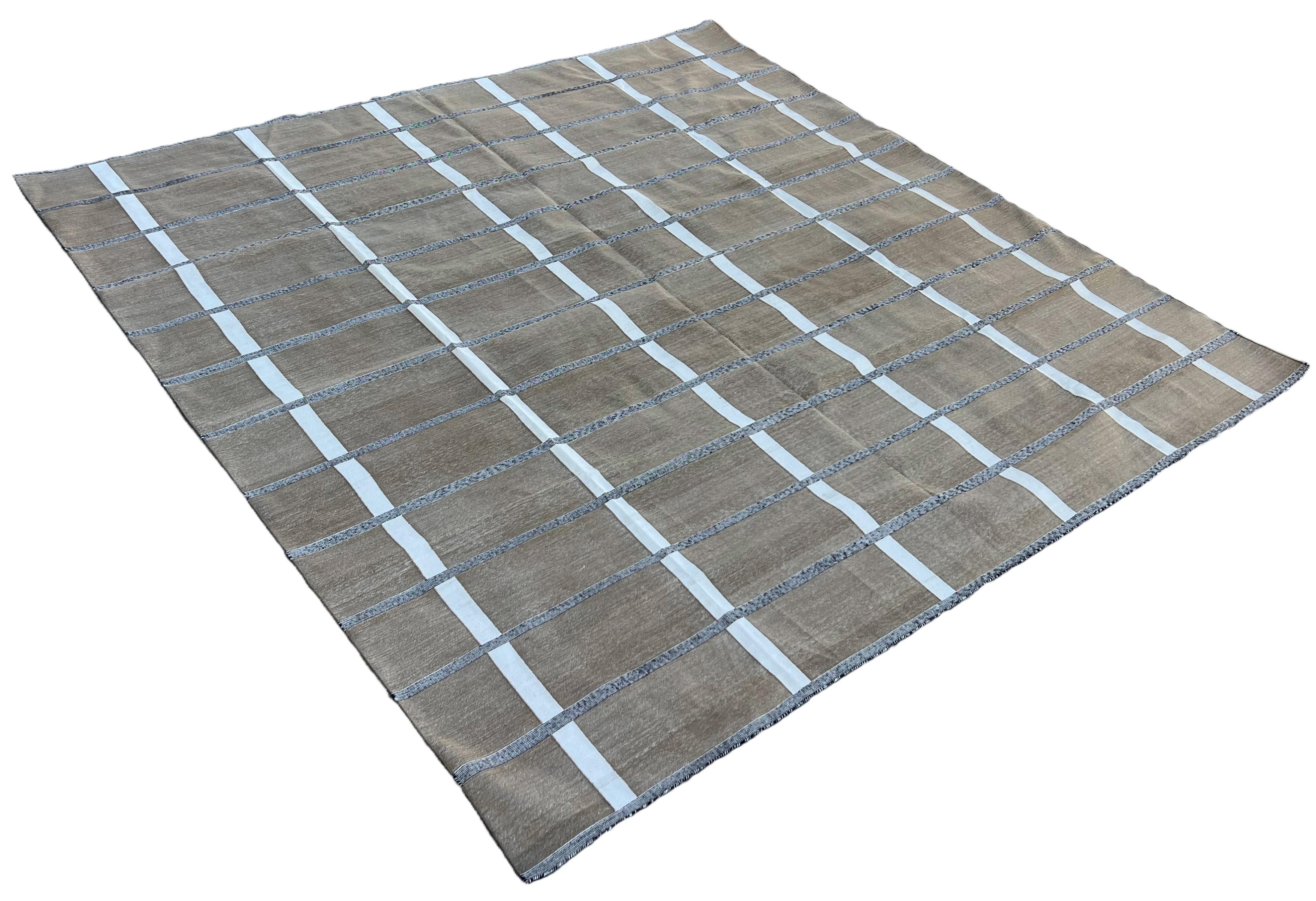 Indiano Tappeto fatto a mano in cotone a trama piatta, 9x9 Tappeto indiano Dhurrie a quadretti beige e crema in vendita