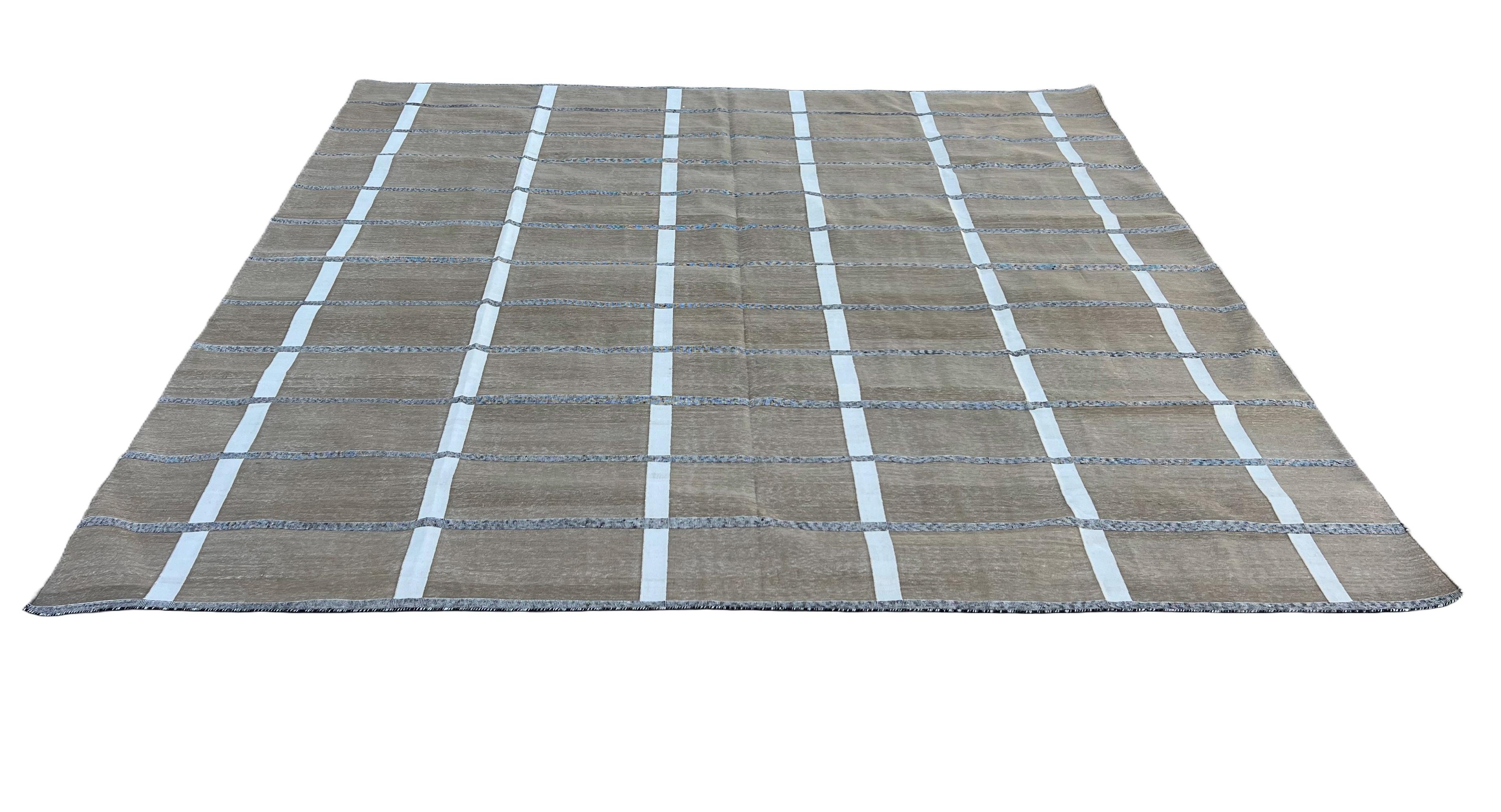 XXI secolo e contemporaneo Tappeto fatto a mano in cotone a trama piatta, 9x9 Tappeto indiano Dhurrie a quadretti beige e crema in vendita