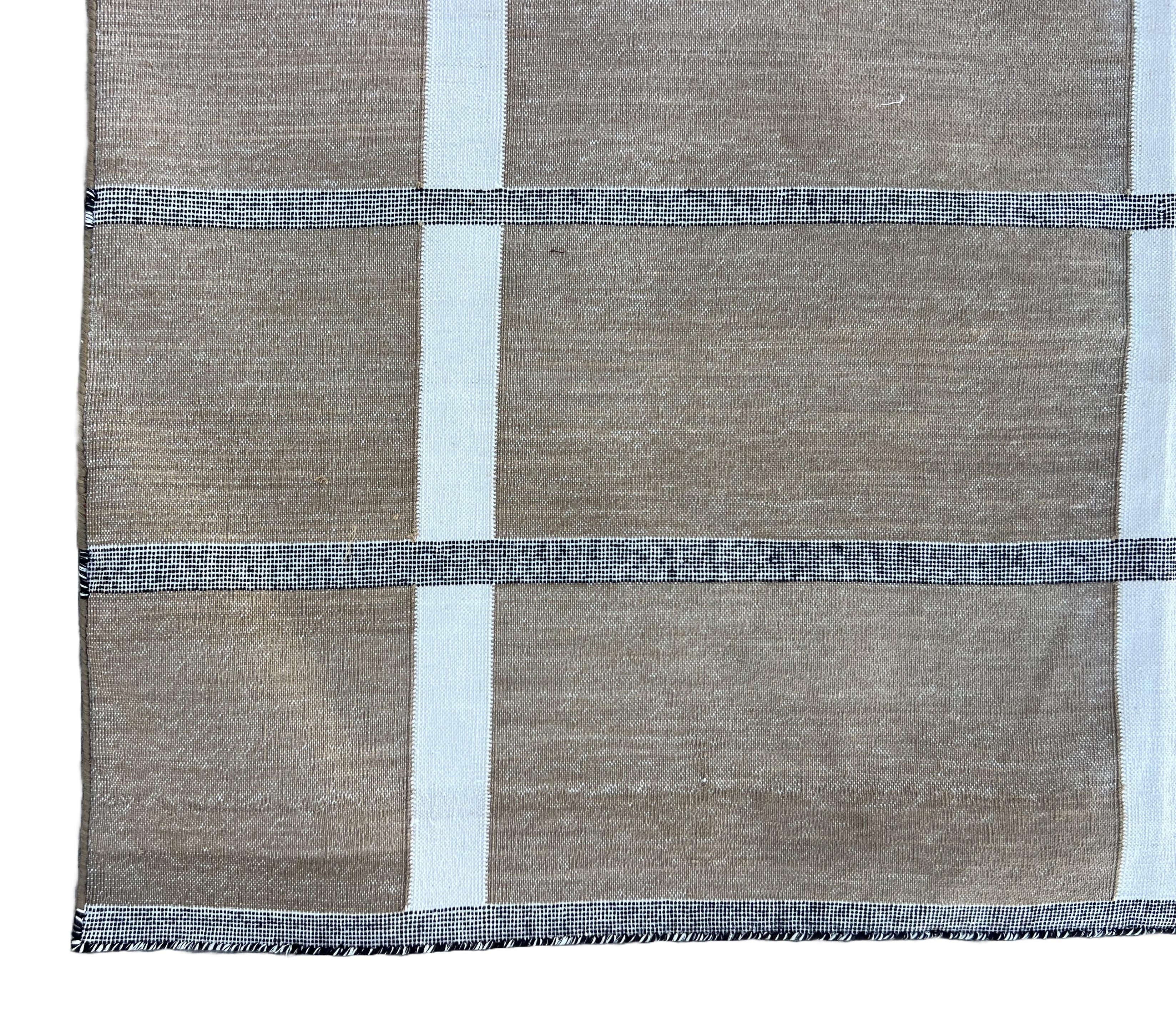 Tappeto fatto a mano in cotone a trama piatta, 9x9 Tappeto indiano Dhurrie a quadretti beige e crema in vendita 1