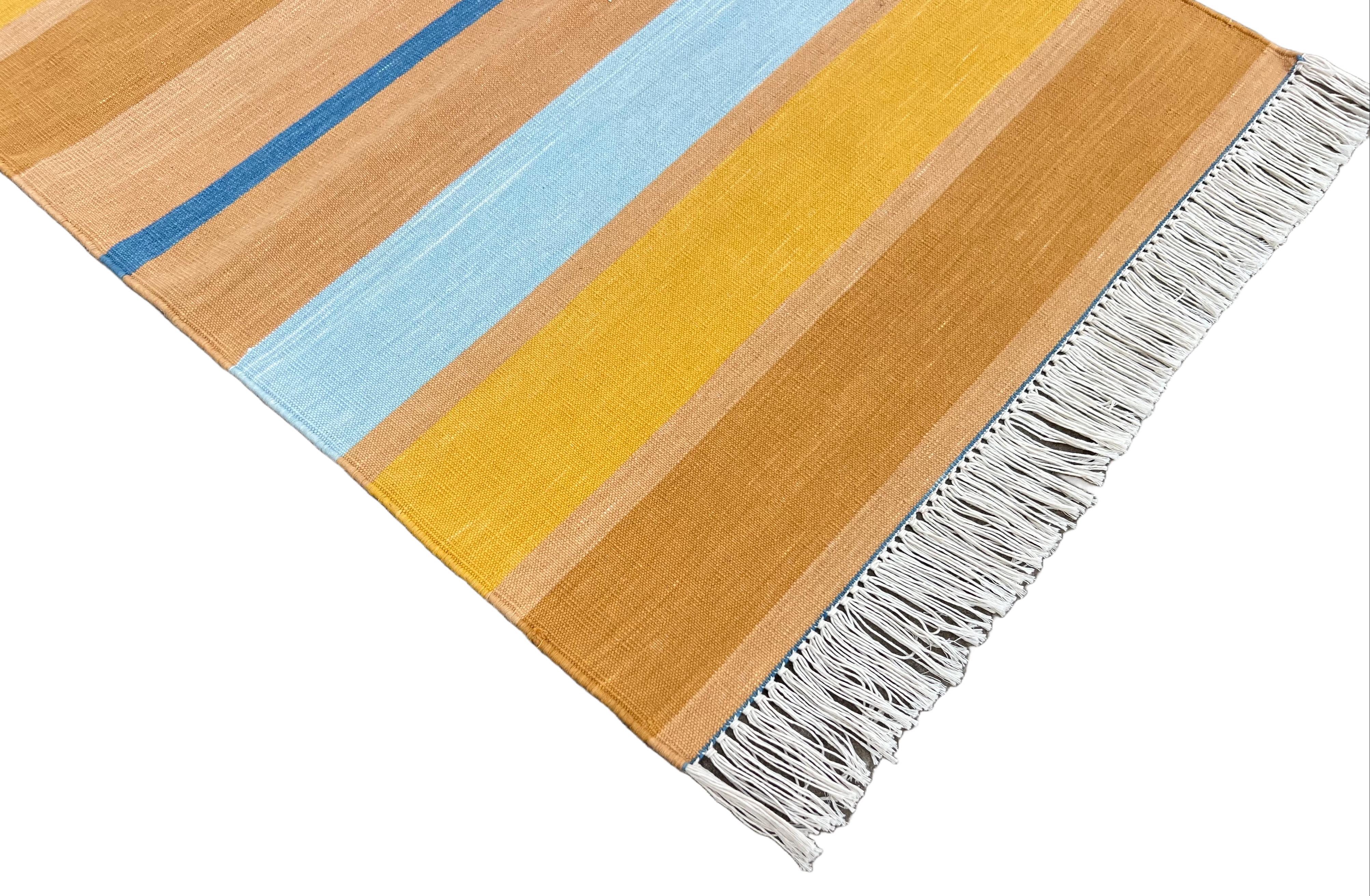 Runner fatto a mano in cotone a trama piatta, 2x5,5 piedi a strisce indiane blu e marrone in vendita 1