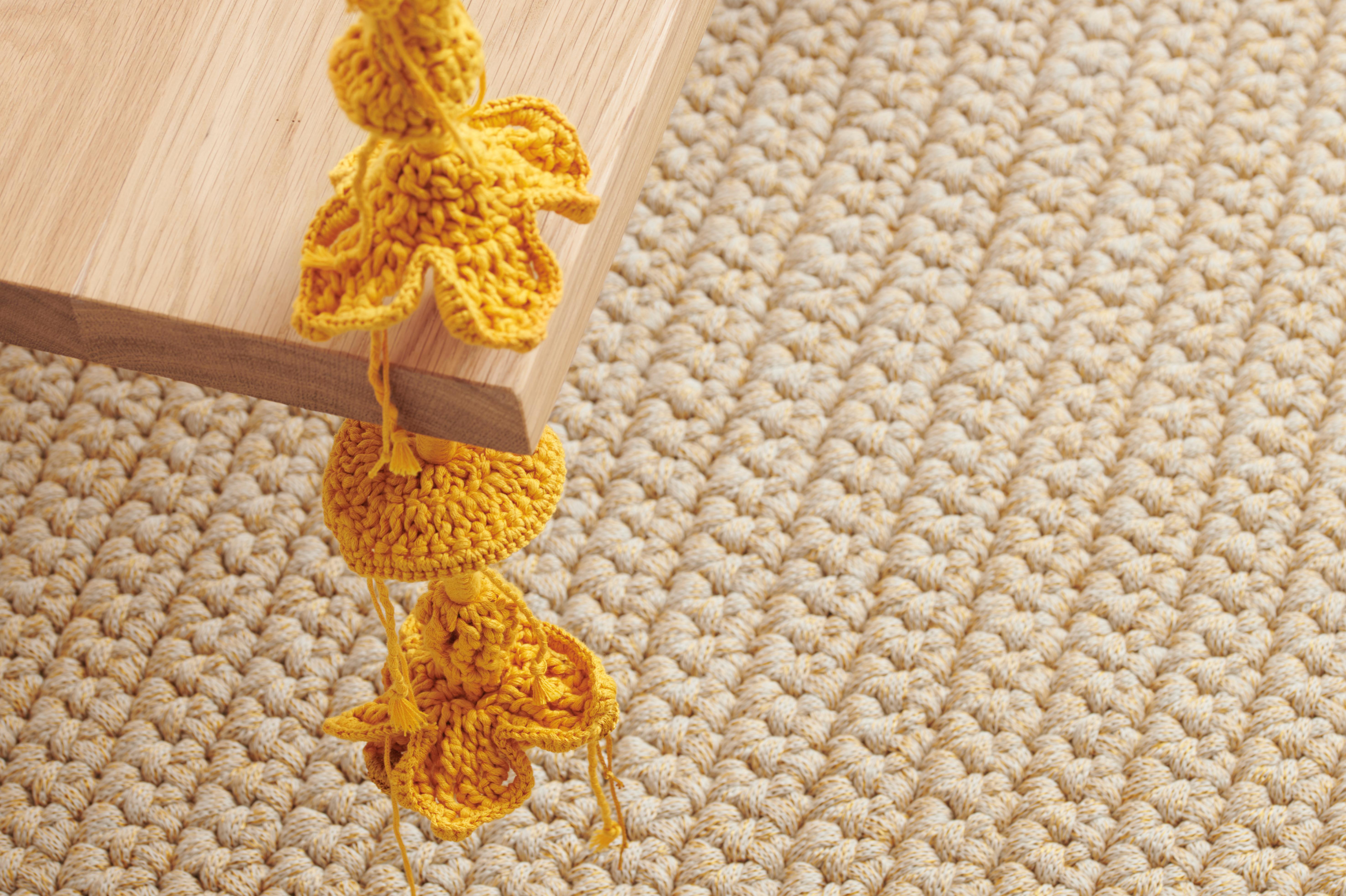 Gold Textil Swing Handgehäkelt aus Baumwolle & Polyester mit Sitz aus Eichenholz im Angebot 4