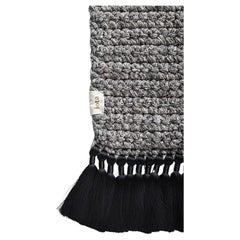 Handgefertigter gehäkelter, dicker Teppich aus Baumwolle und Polyester in Grau, Hell-Beige und Schwarz