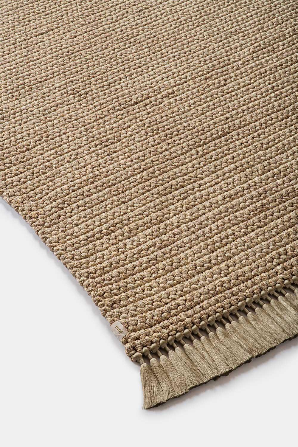 Handmade Crochet 200x300 cm Thick Rug in Golden Beige Bordeaux  In New Condition For Sale In Tel Aviv, IL