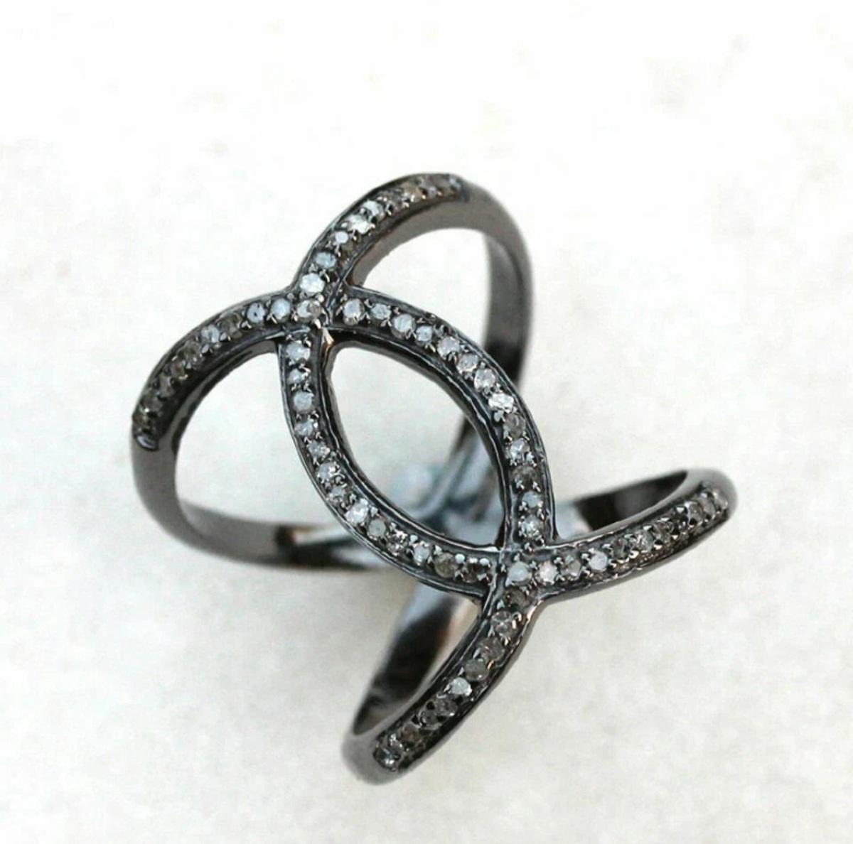 Anello di diamanti con pavé incrociato fatto a mano per il regalo di Natale Anello di diamanti in argento 925. in vendita 3