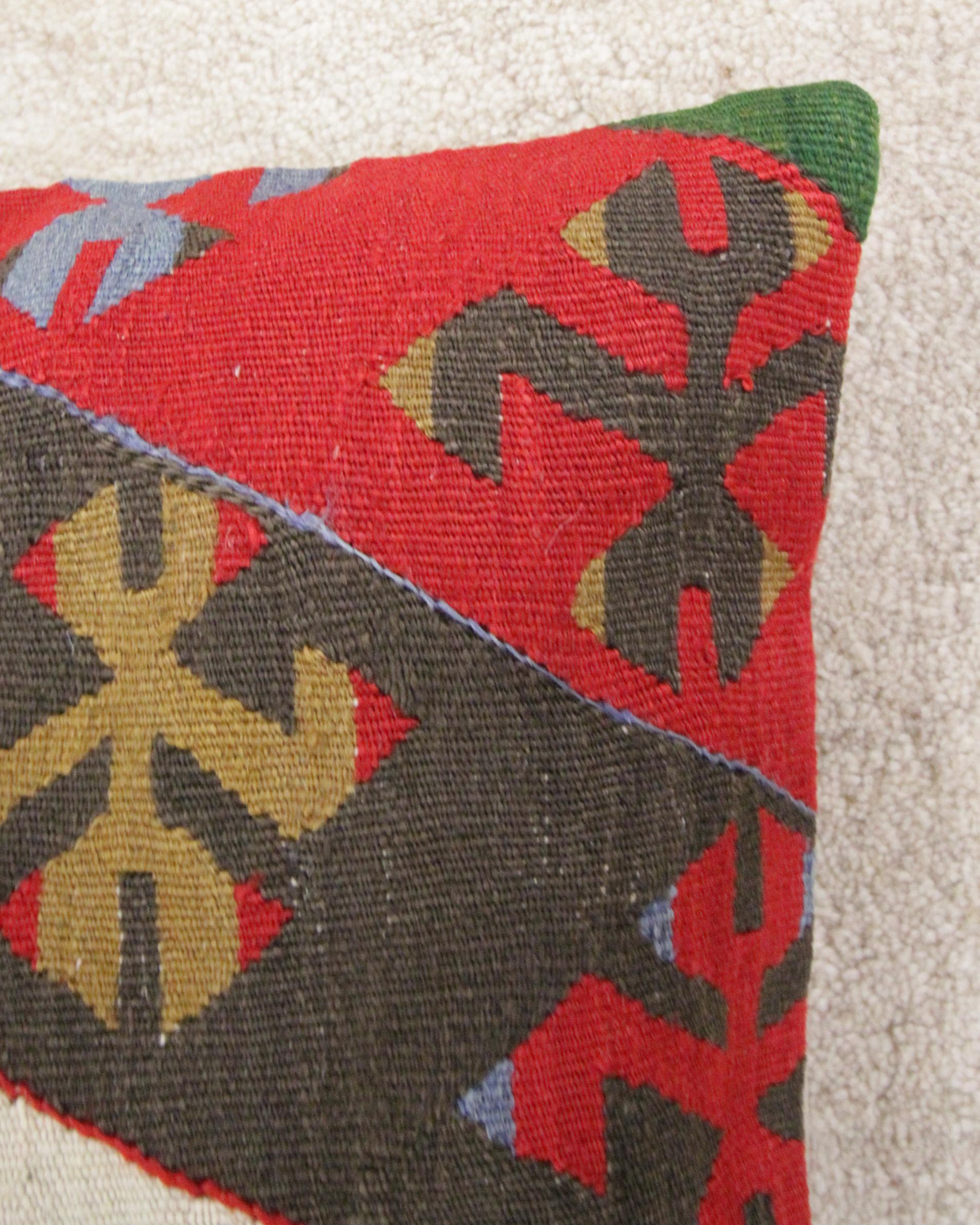 Handmade Cushion Pillow Modern Geometric Turkish Kilim Cushion Cover In New Condition For Sale In Hampshire, GB