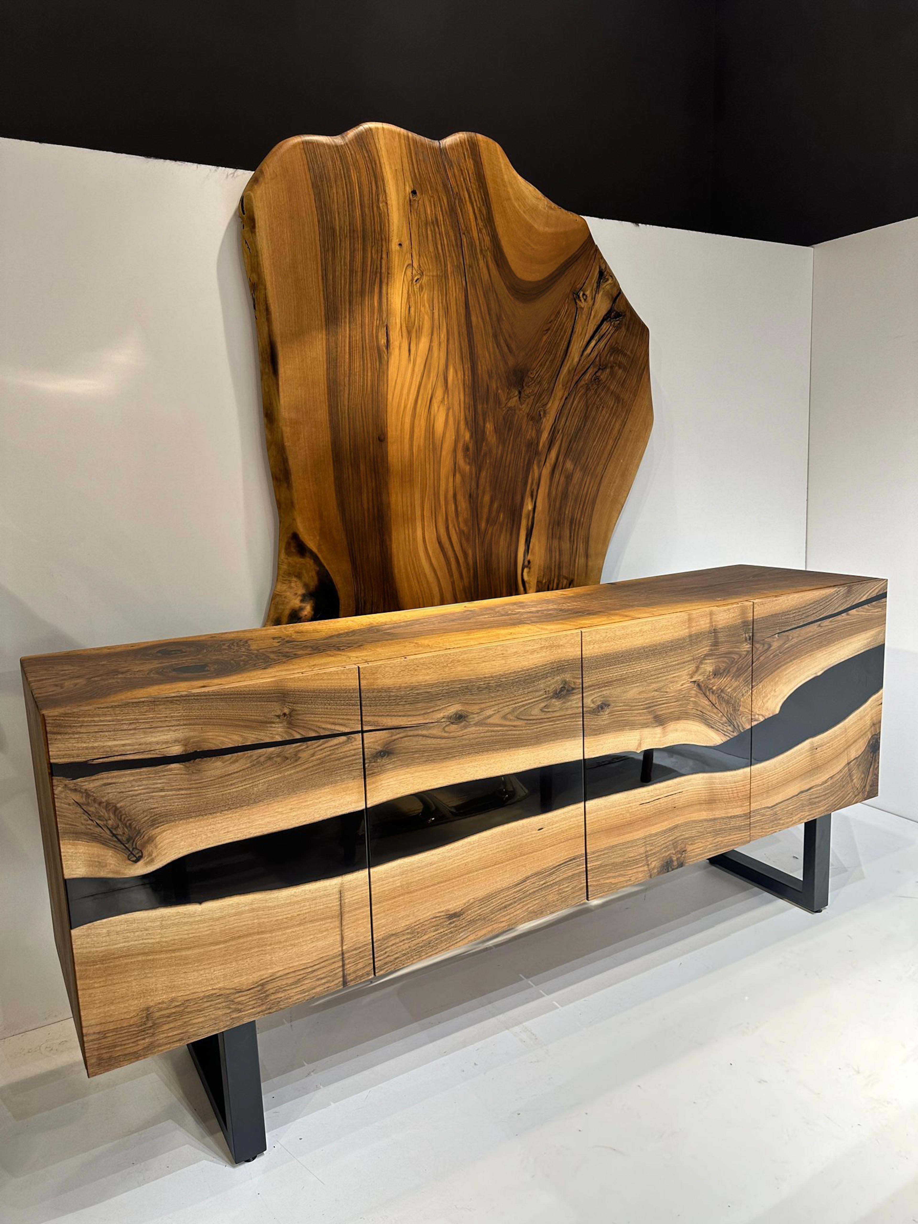 Turco Console rustica personalizzata fatta a mano, mobile tv in resina epossidica, credenza in noce nero in vendita