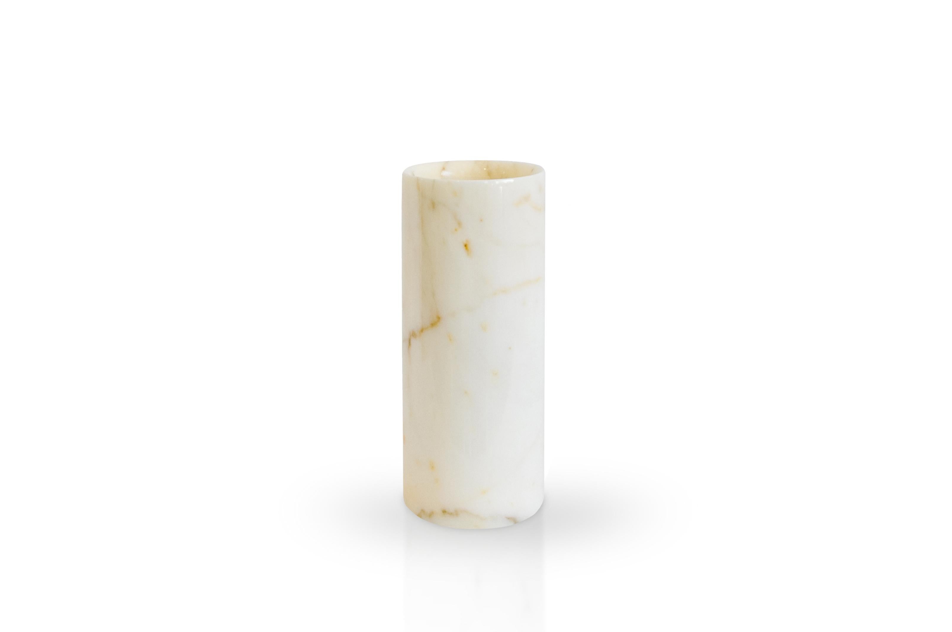 italien Vase cylindrique en marbre Paonazzo fait à la main en vente