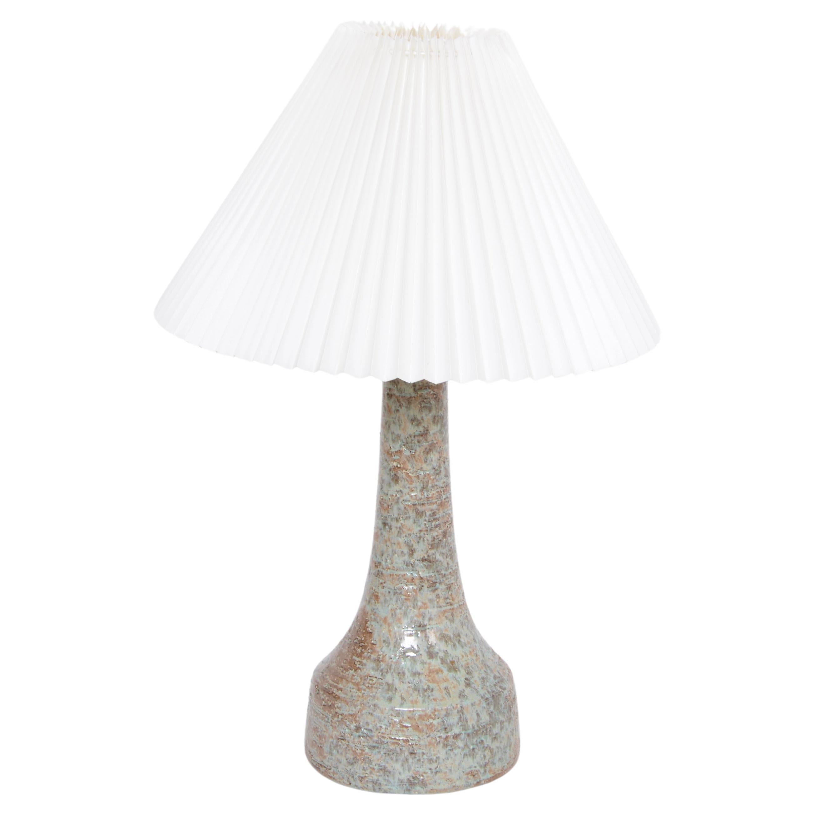 Handgefertigte dänische Mid-Century Modern Keramik Tischlampe von Løvemose Keramik im Angebot