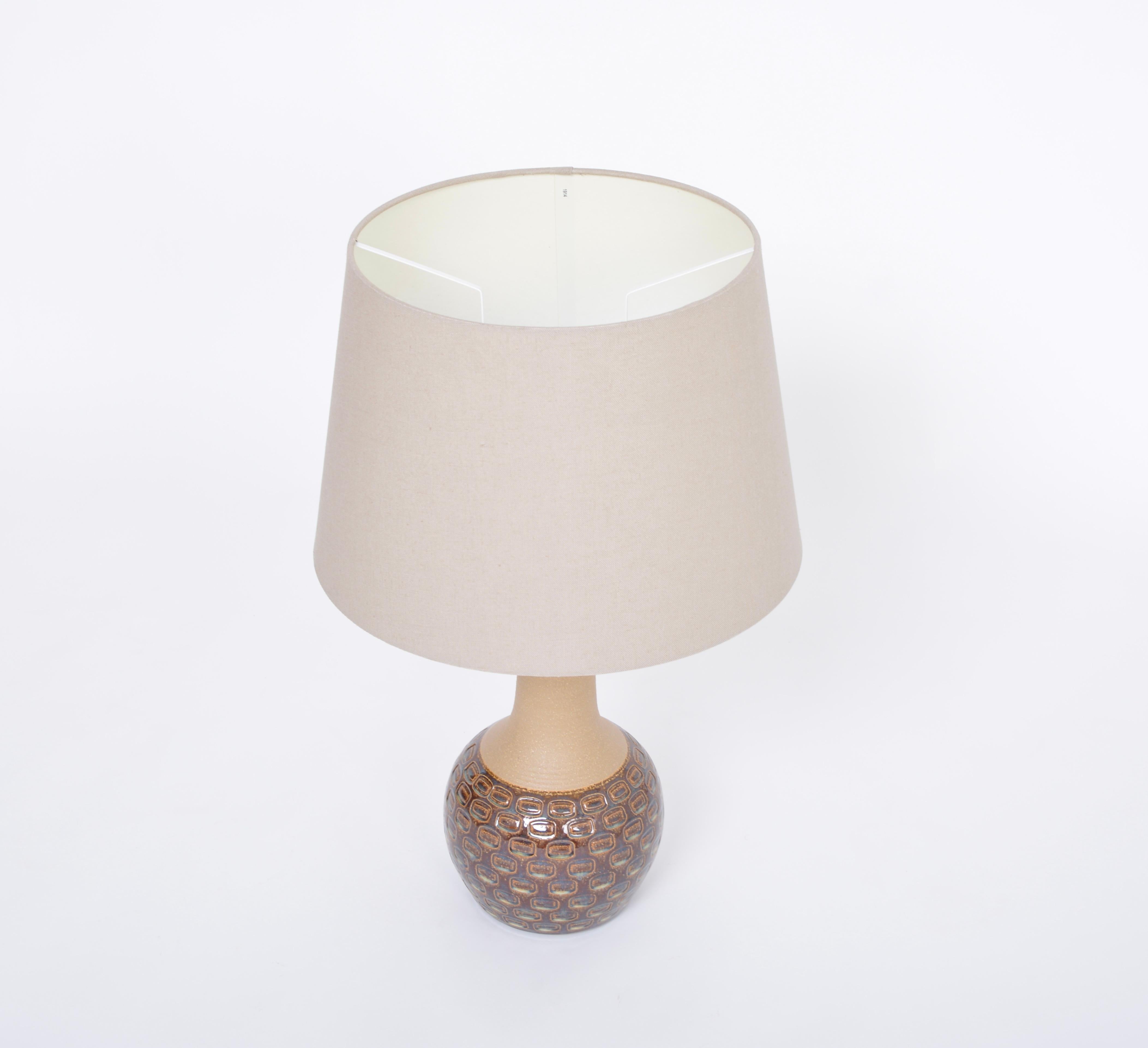 Handmade Danish Mid-Century Modern Stoneware Lamp with Graphic Pattern by Soholm In Good Condition For Sale In Berlin, DE
