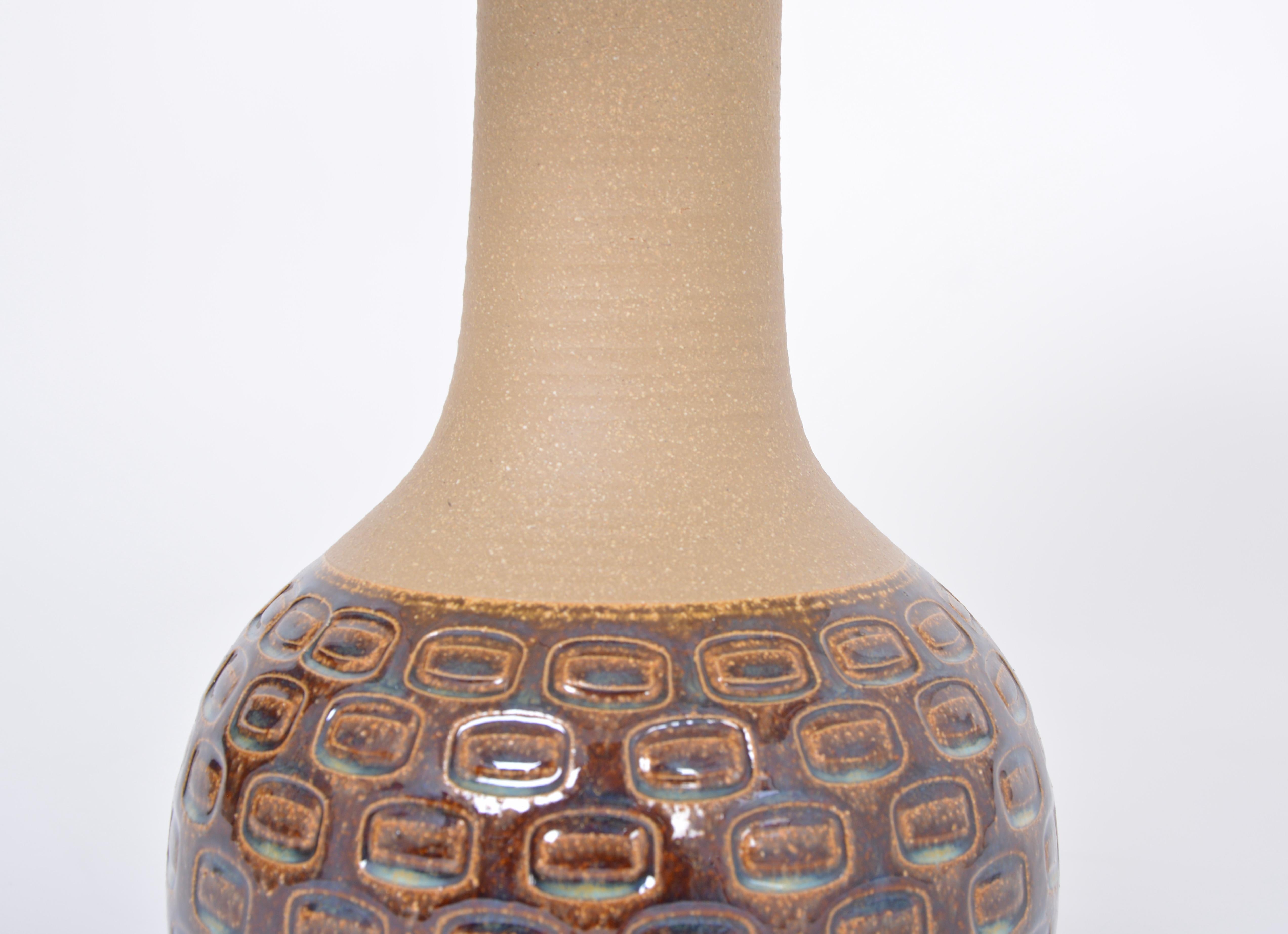 Handmade Danish Mid-Century Modern Stoneware Lamp with Graphic Pattern by Soholm For Sale 2