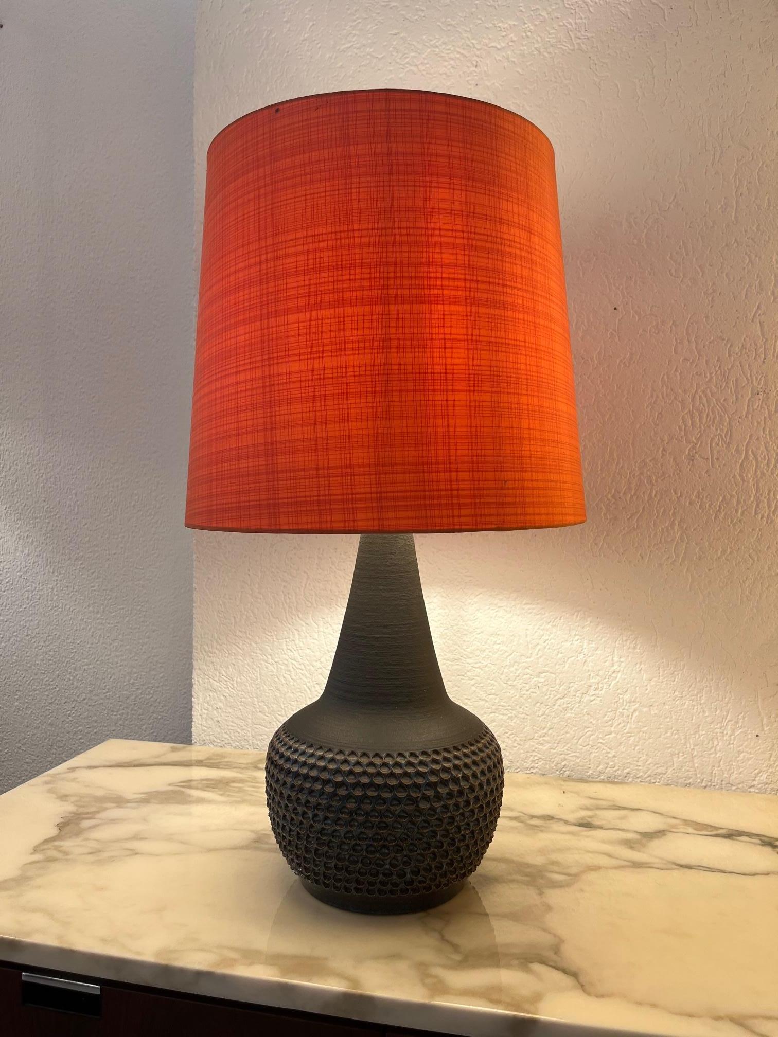 Signed stoneware and glazed ceramic table lamp by Einar Johansen produced by Soholm Ceramics, Denmark ca. 1950's.
Very good condition with original fabric shade, fully functional on/off switch, original wire and plug in.
Signed engraved at the
