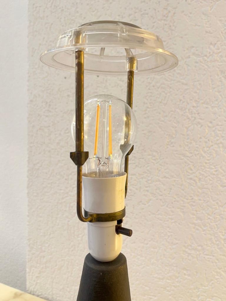 Lampe de table danoise en grès du milieu du siècle dernier, fabriquée à la main par Einar Johansen pour Soholm en vente 1