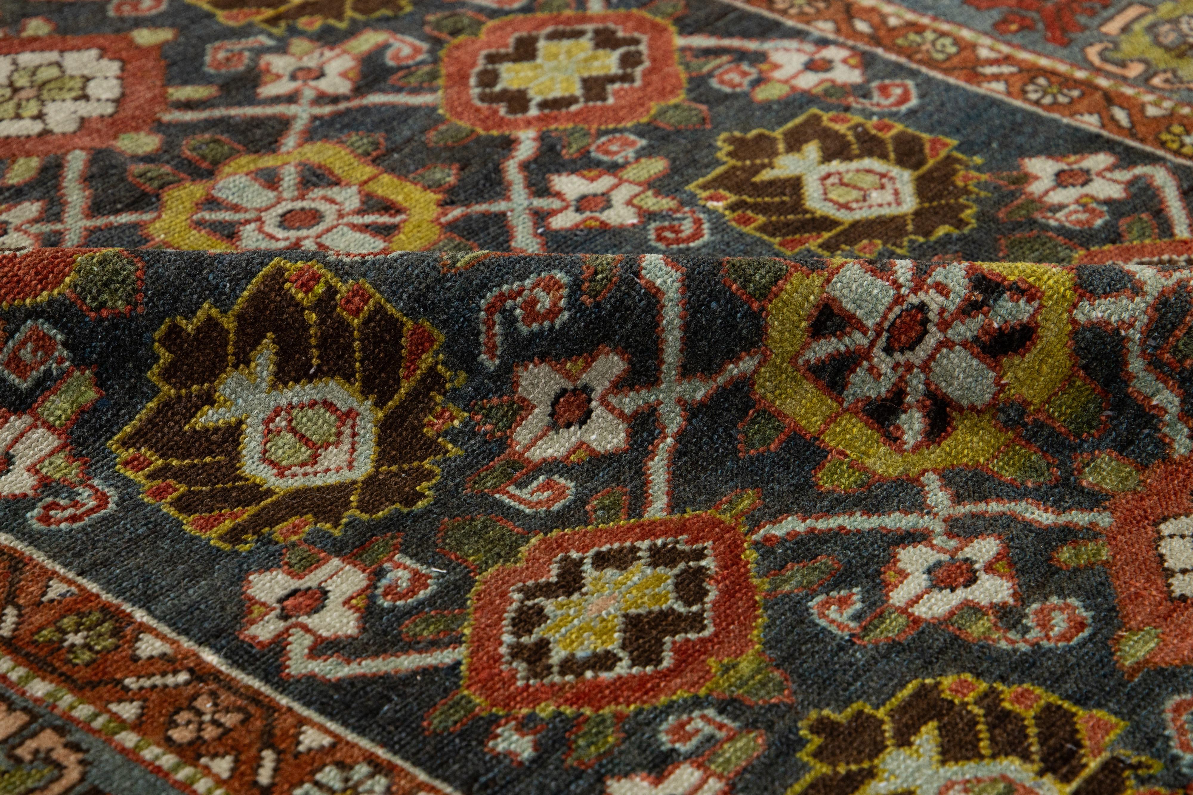 Handmade Designed From The 1900s Antike Bidjar Wolle Läufer In Blau (Persisch) im Angebot