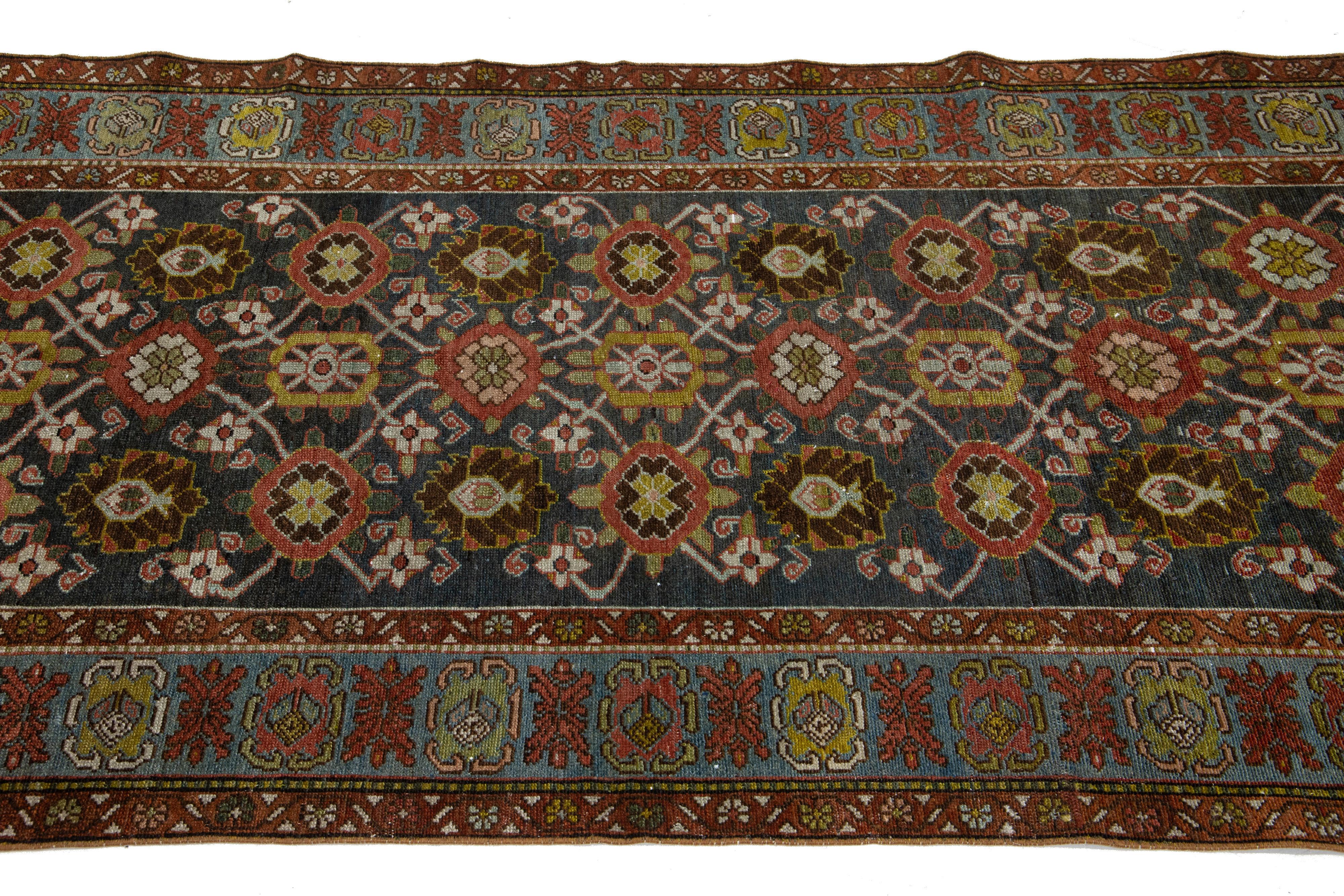 Handmade Designed From The 1900s Antike Bidjar Wolle Läufer In Blau im Zustand „Hervorragend“ im Angebot in Norwalk, CT