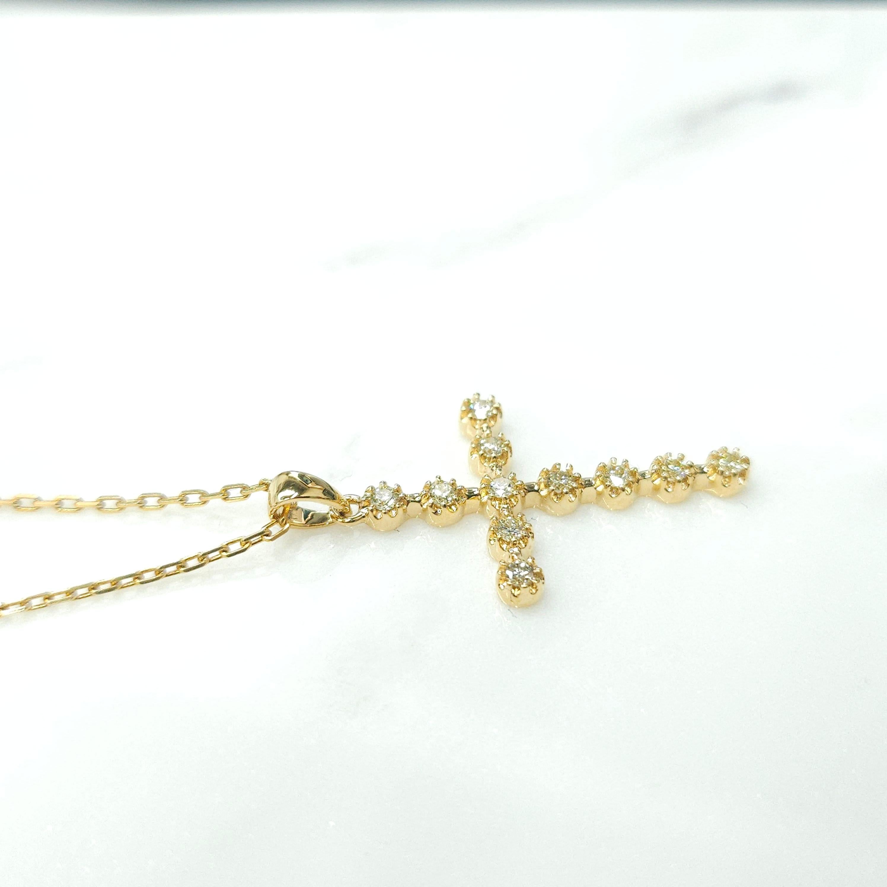Modern Natural Round Cut Diamond Cross Pendant in 18K Yellow Gold  For Sale