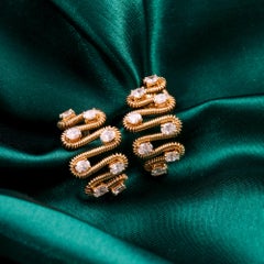 Handgefertigte „Diamond Wave“-Ohrstecker – zeitgenössischer edler Schmuck aus 18-karätigem Gelbgold