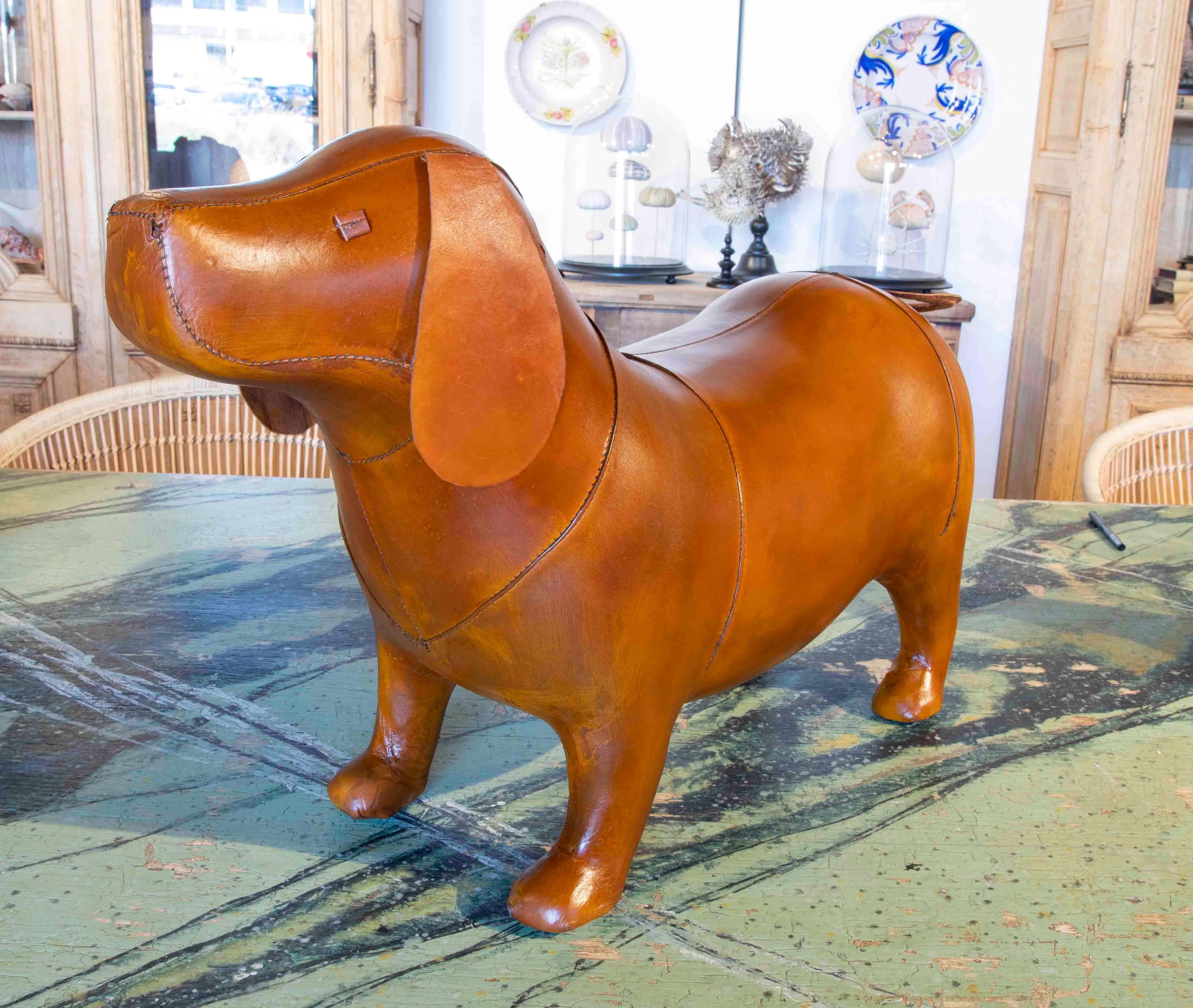 Handmade Dog Stool Upholstered in Antiqued Brown Leather In Good Condition For Sale In Marbella, ES