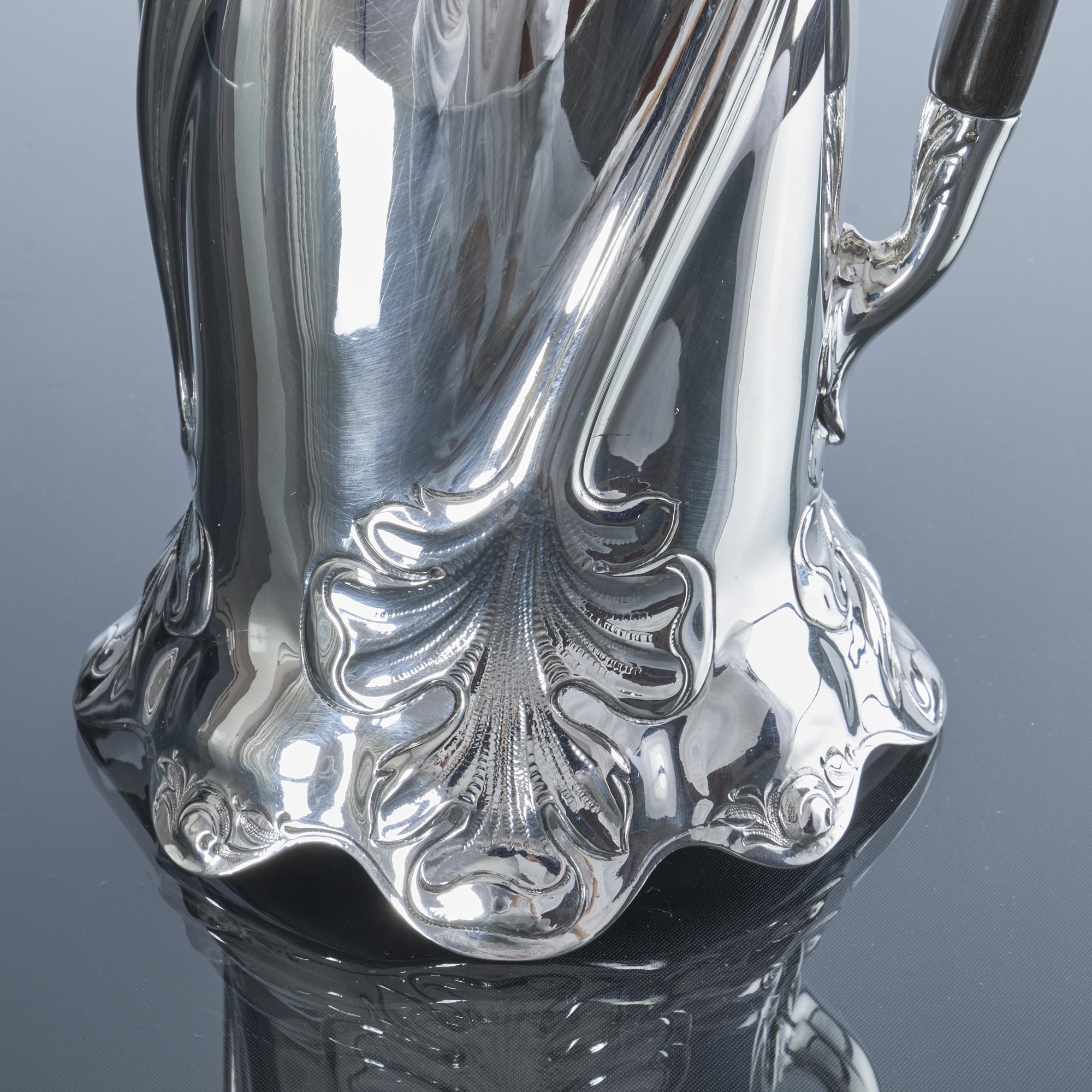 Britannique Cafetière Art Nouveau stylisée en argent en vente