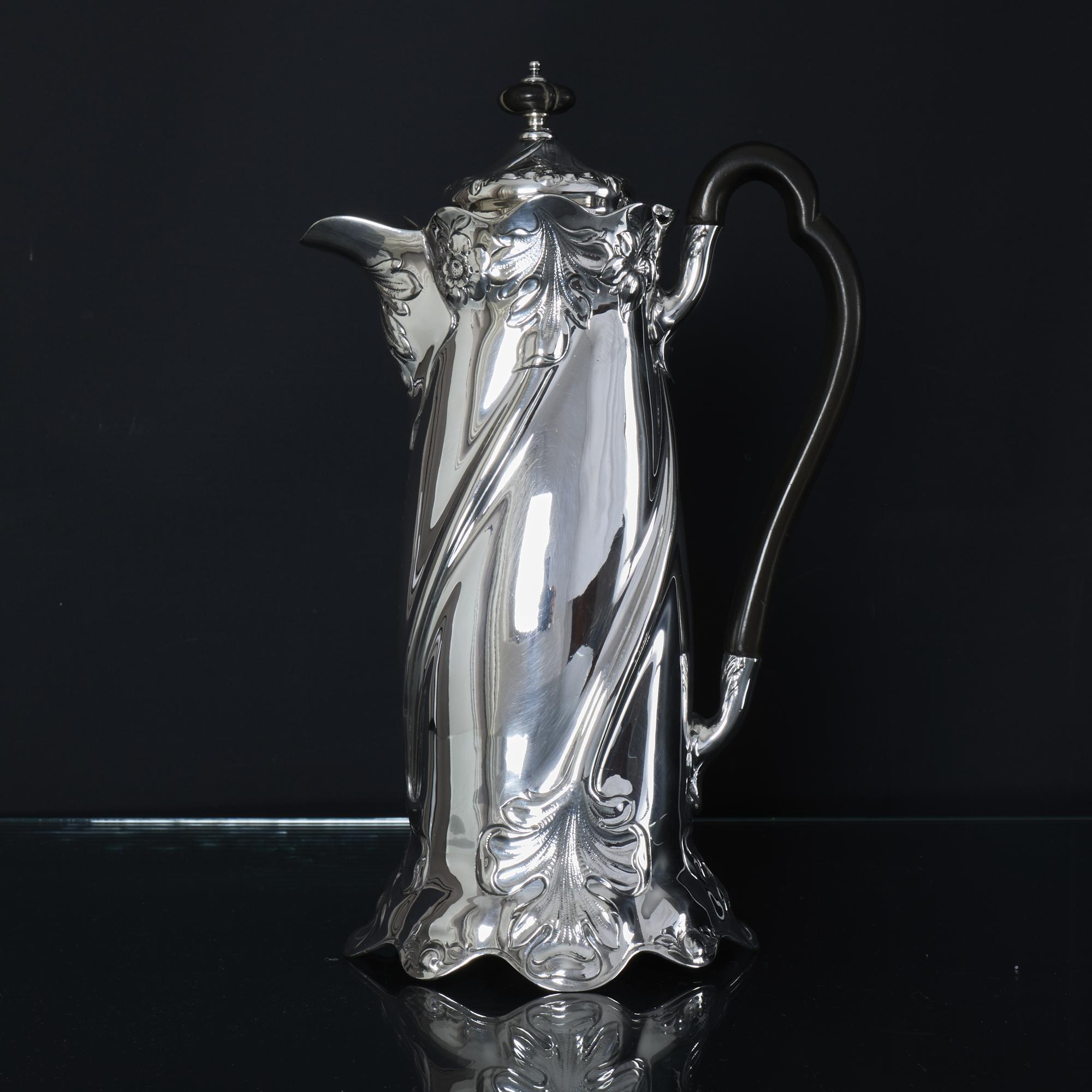 Stylised Art Nouveau silver coffee pot In Good Condition For Sale In London, GB