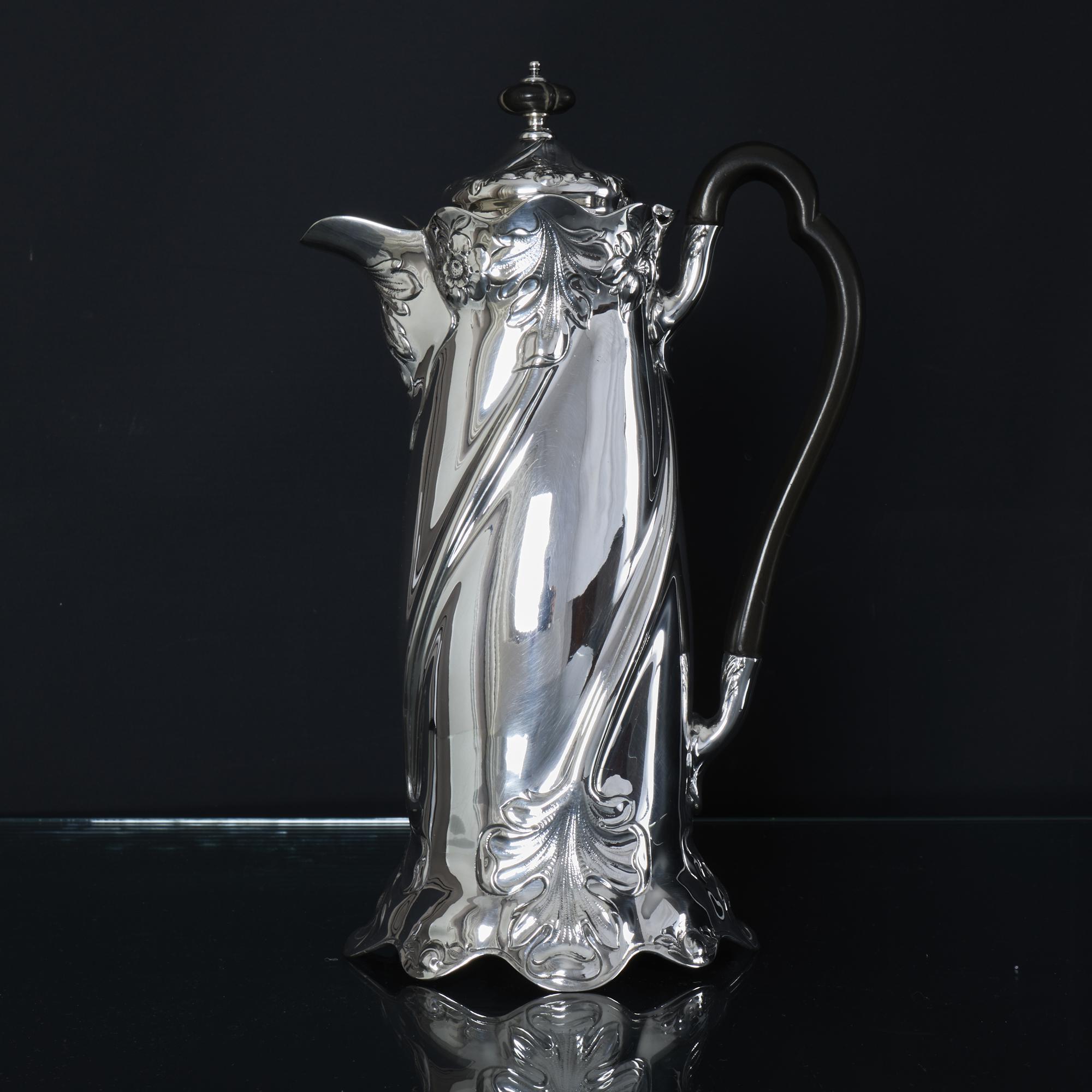 Cafetière Art Nouveau stylisée en argent Bon état - En vente à London, GB