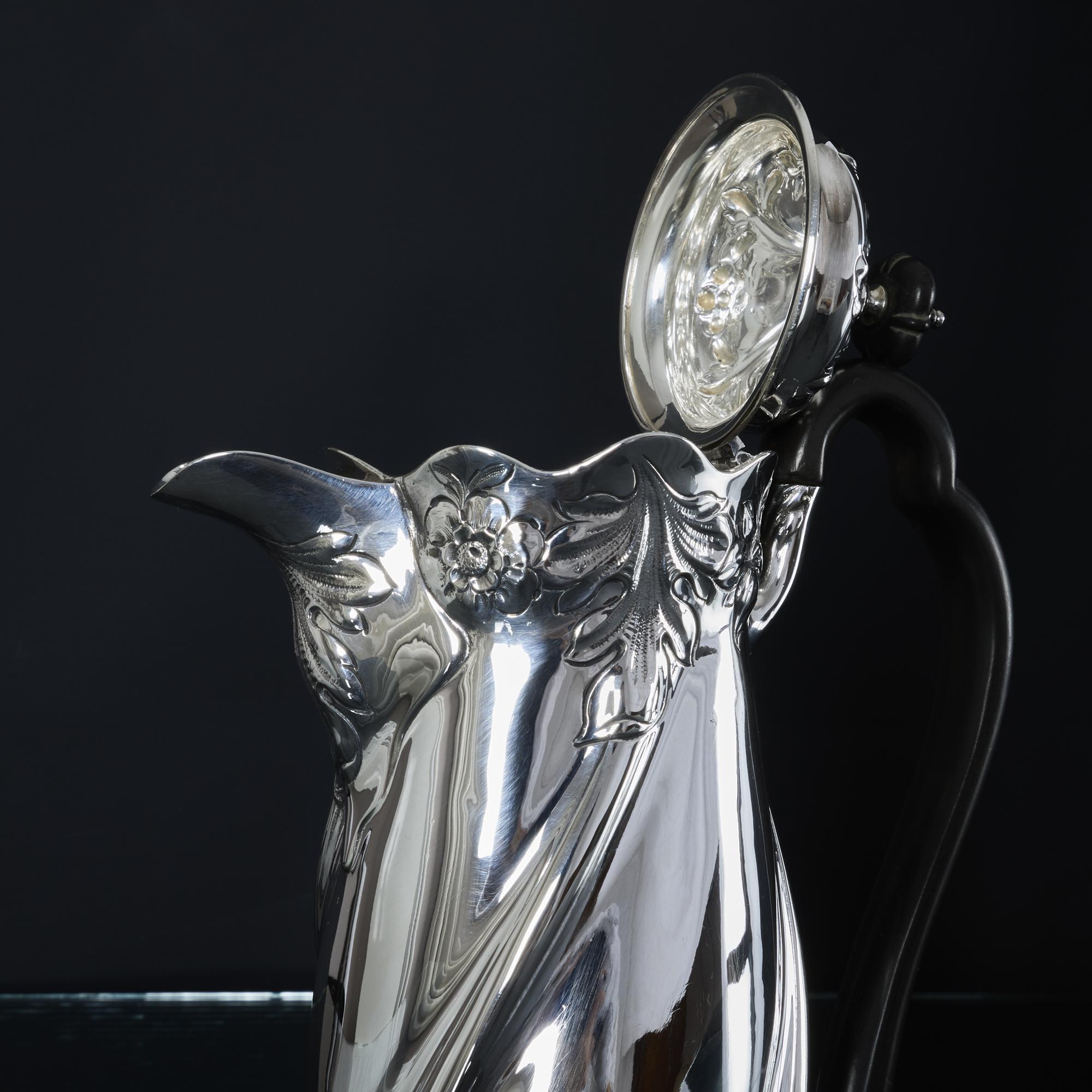 Argent sterling Cafetière Art Nouveau stylisée en argent en vente