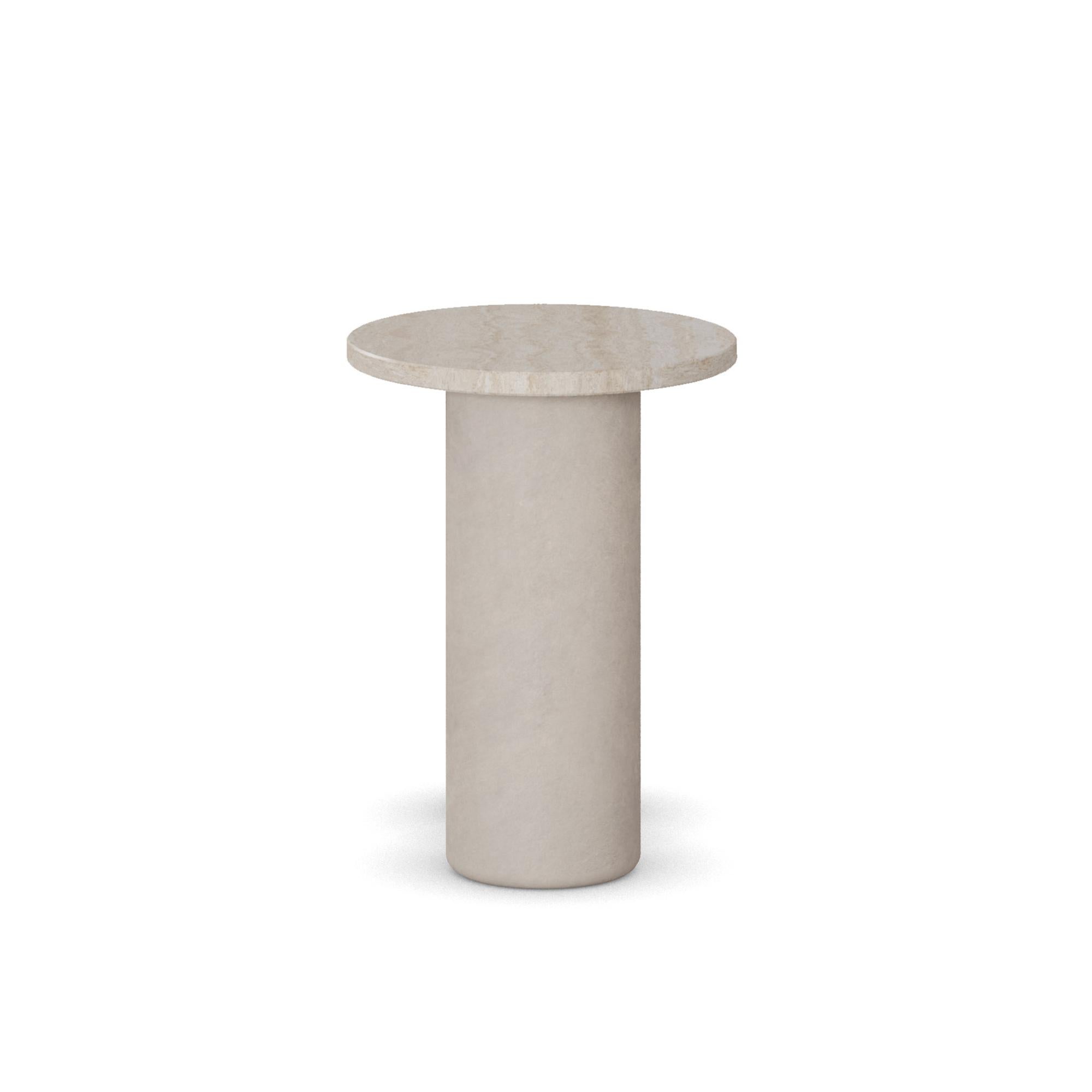 Organique Table d'appoint Ella faite à la main en plâtre avec plateau en travertin par Nolita Harbour en vente