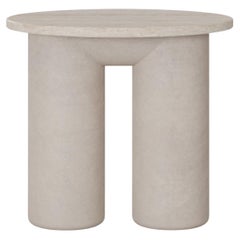 Table d'appoint Ella faite à la main en plâtre avec plateau en travertin par Nolita Harbour