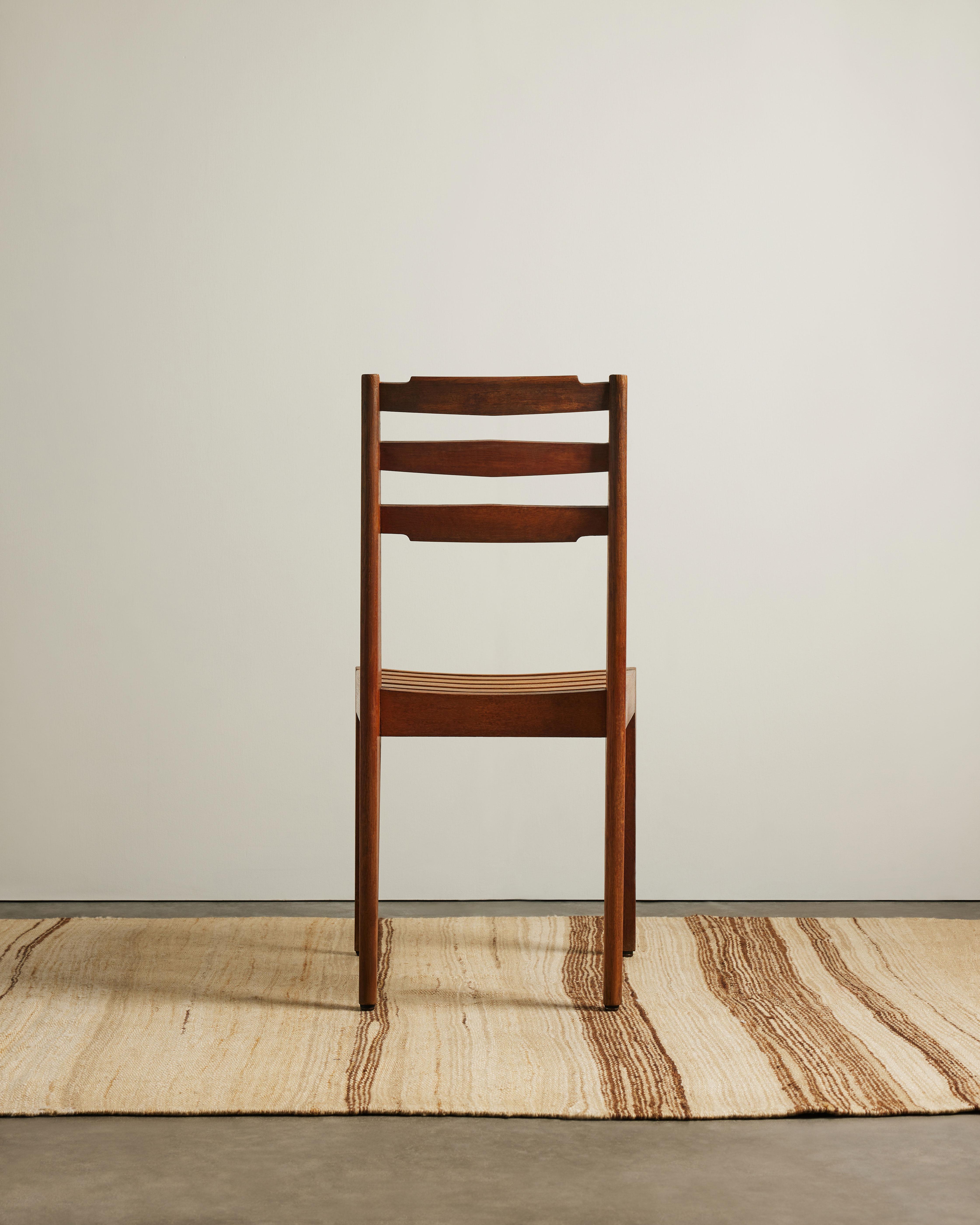 Handmade Elm Side Chair by Gustave Gautier, France, c. 1950 (Mitte des 20. Jahrhunderts) im Angebot