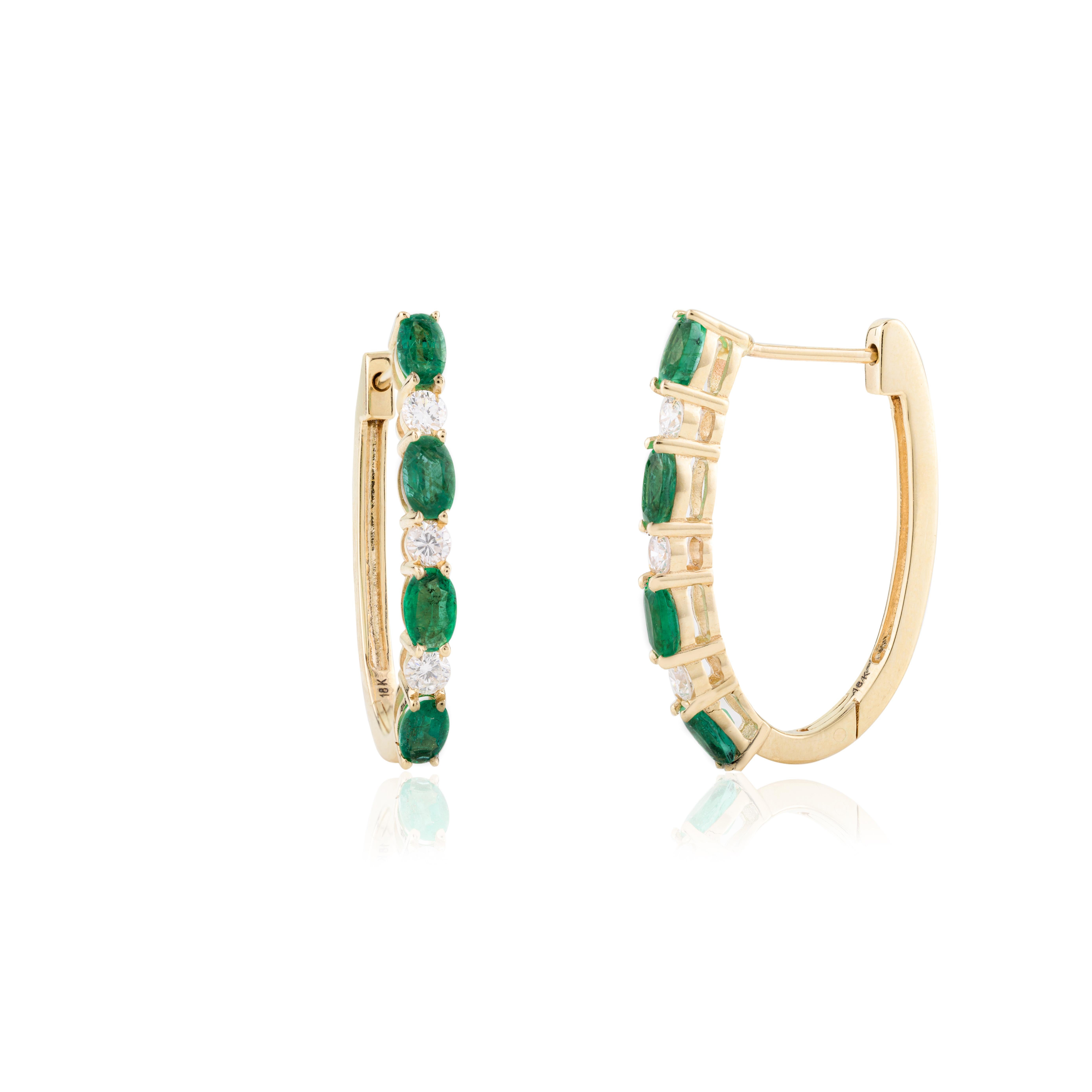 Handmade Emerald Diamond Hoop Earrings for Her in 18 Karat Solid Yellow Gold In New Condition For Sale In New York, NY