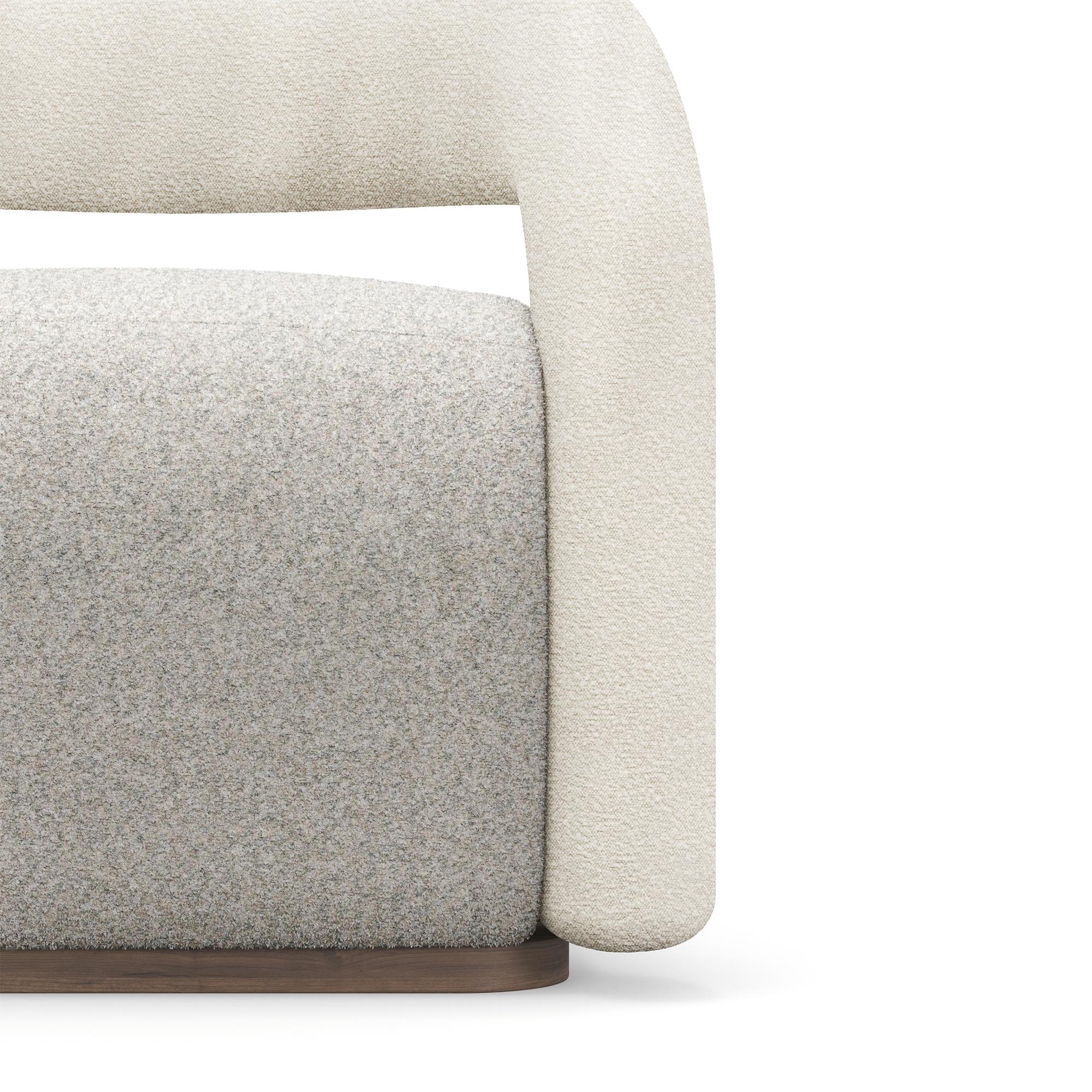 Portugais Fauteuil Emma fait à la main avec accoudoirs courbes par Nolita Harbour en vente