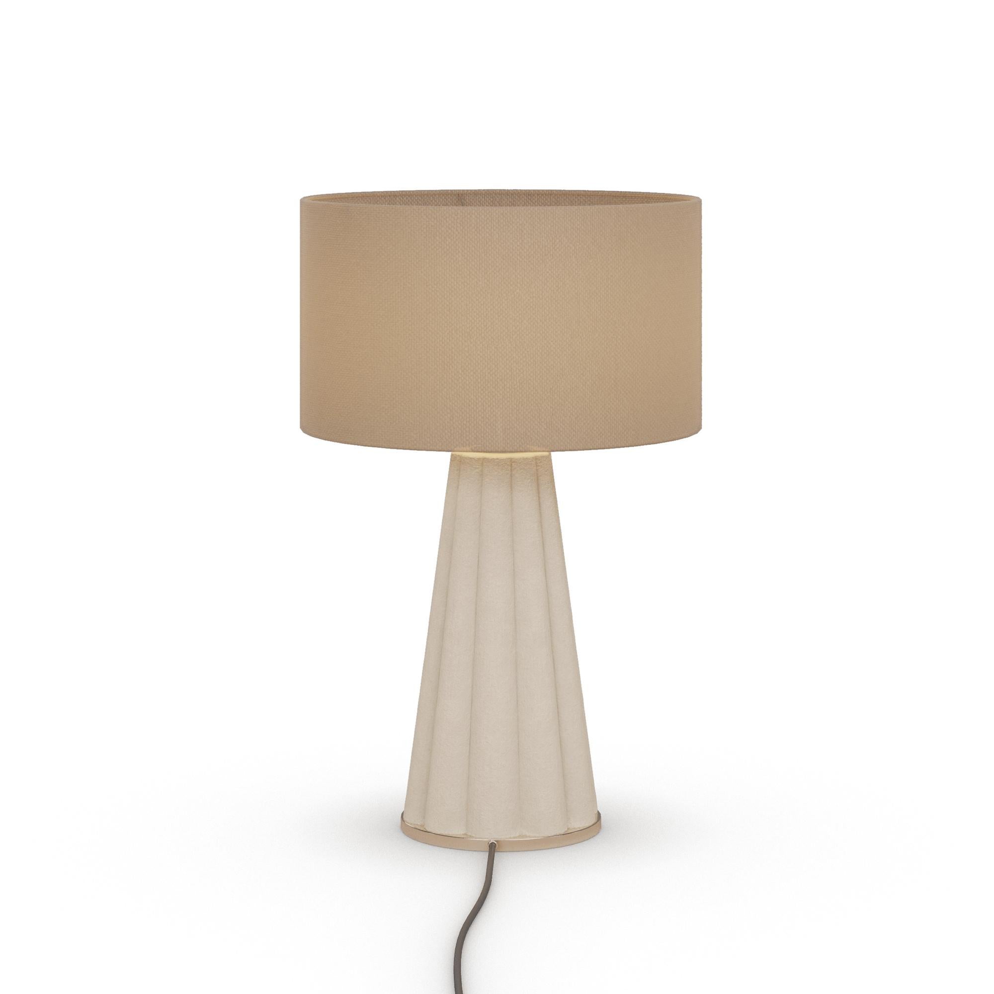 Handmade Filp Table Lamp in Fluted Plaster with Brass Accents by Nolita Harbour Moderno en venta