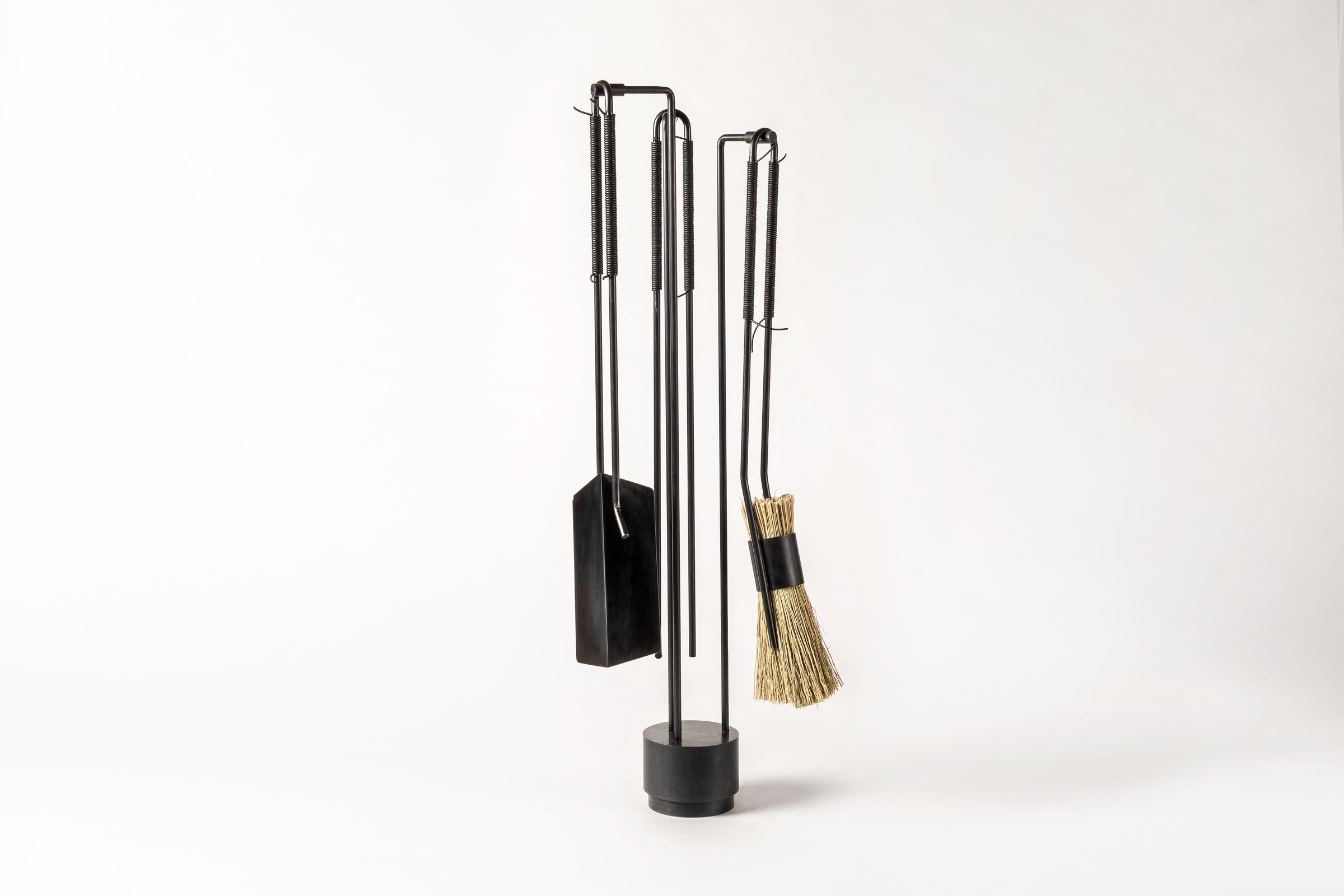 Américain Set d'outils pour le feu fait main - 3 Pieces (tisonnier, pelle, balai et support) en vente