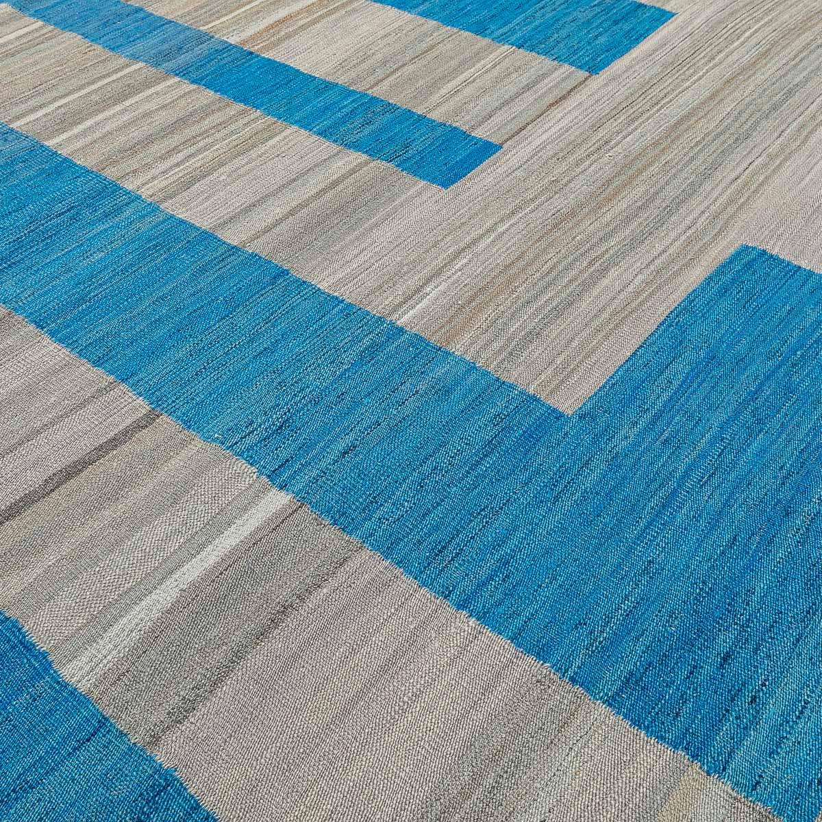 Handmade Flat-Weave Kilim Blue and Gray Wool Geometrical Design. 2.90 x 2.05 m. For Sale 8