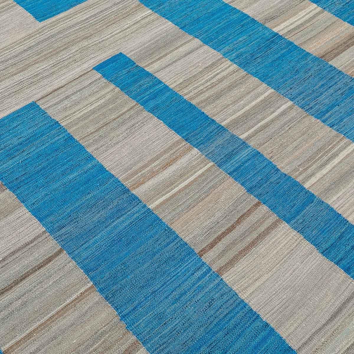 Handmade Flat-Weave Kilim Blue and Gray Wool Geometrical Design. 2.90 x 2.05 m. For Sale 2
