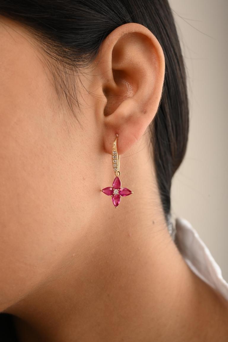 Taille poire Boucles d'oreilles pendantes Fleur de Rubis Or Jaune 14k Cadeau pour Elle en vente