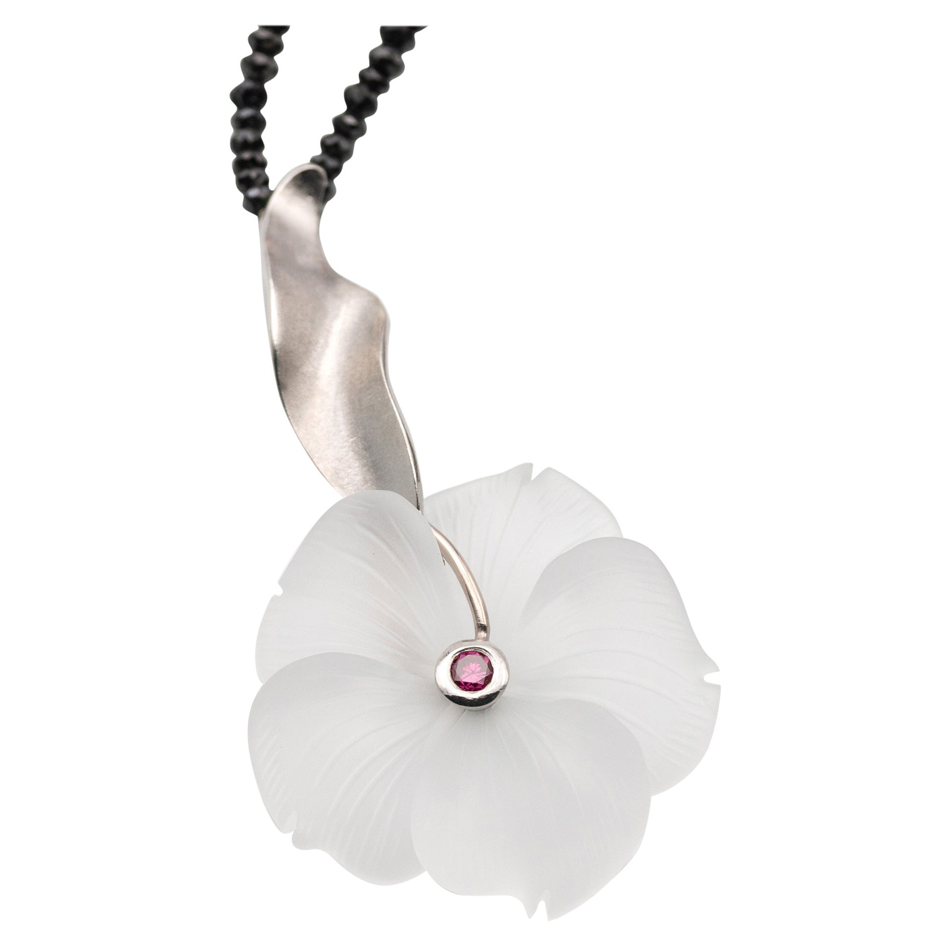 Fiore fatto a mano Collier Cristallo di rocca Diamanti Rubini Brilliante Platino in vendita