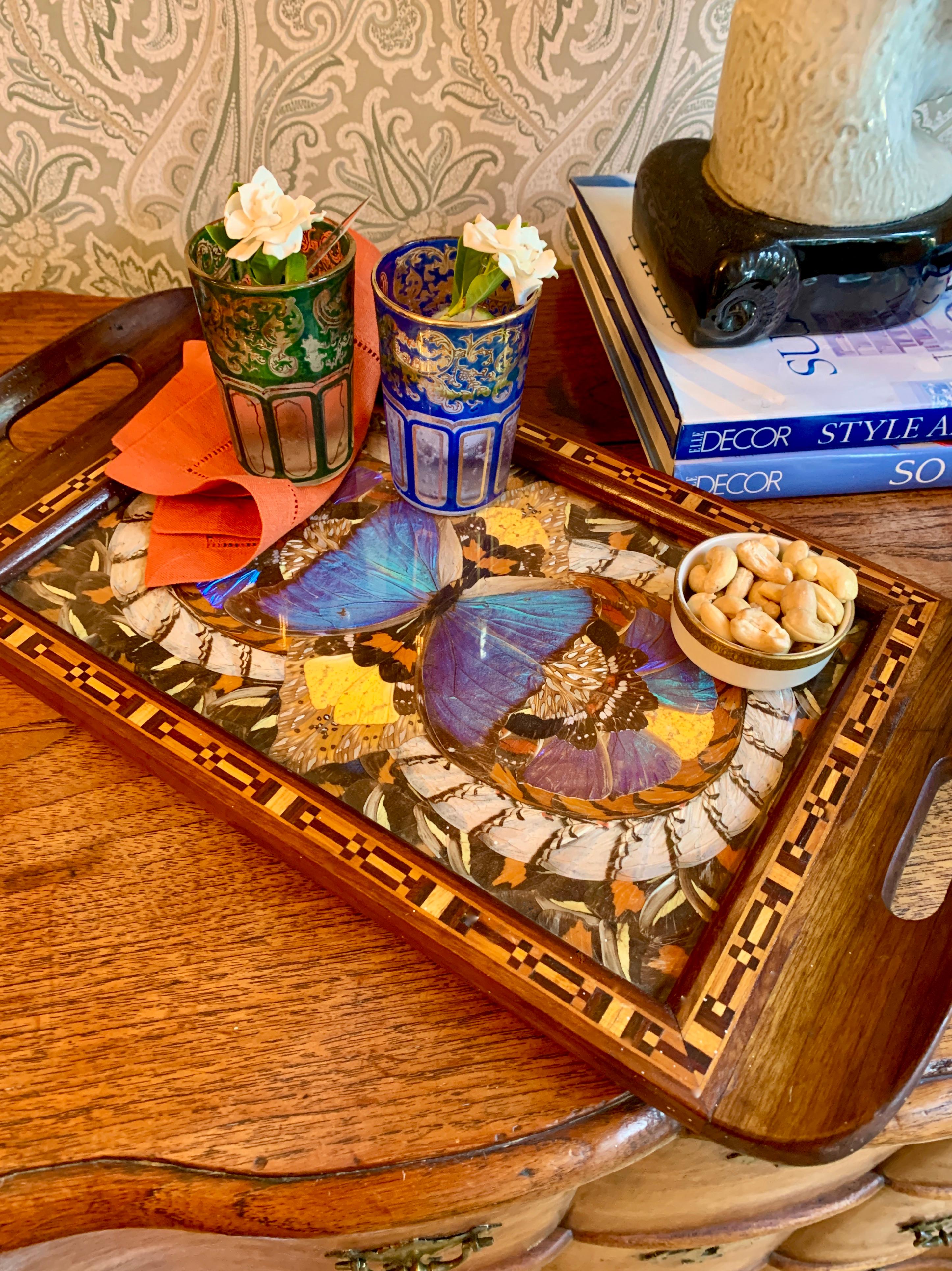 Folk Art Schmetterling Collage Tablett mit Inlay hölzernen Details (Marketerie) im Angebot