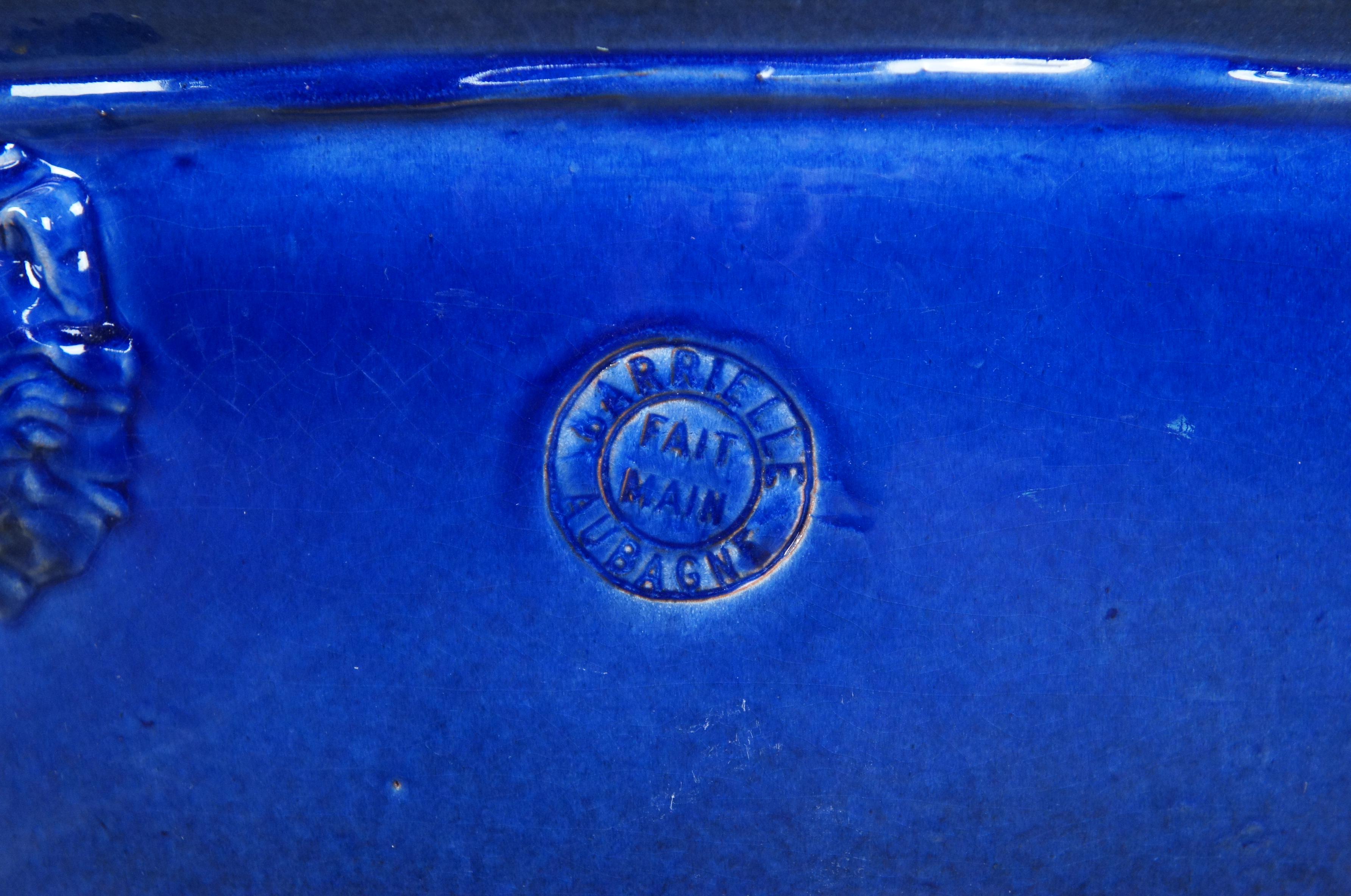 Handgefertigt Französisch Barrielle Aubagne Modern Blau Keramik Jardinière Pflanzer Löwen (20. Jahrhundert) im Angebot