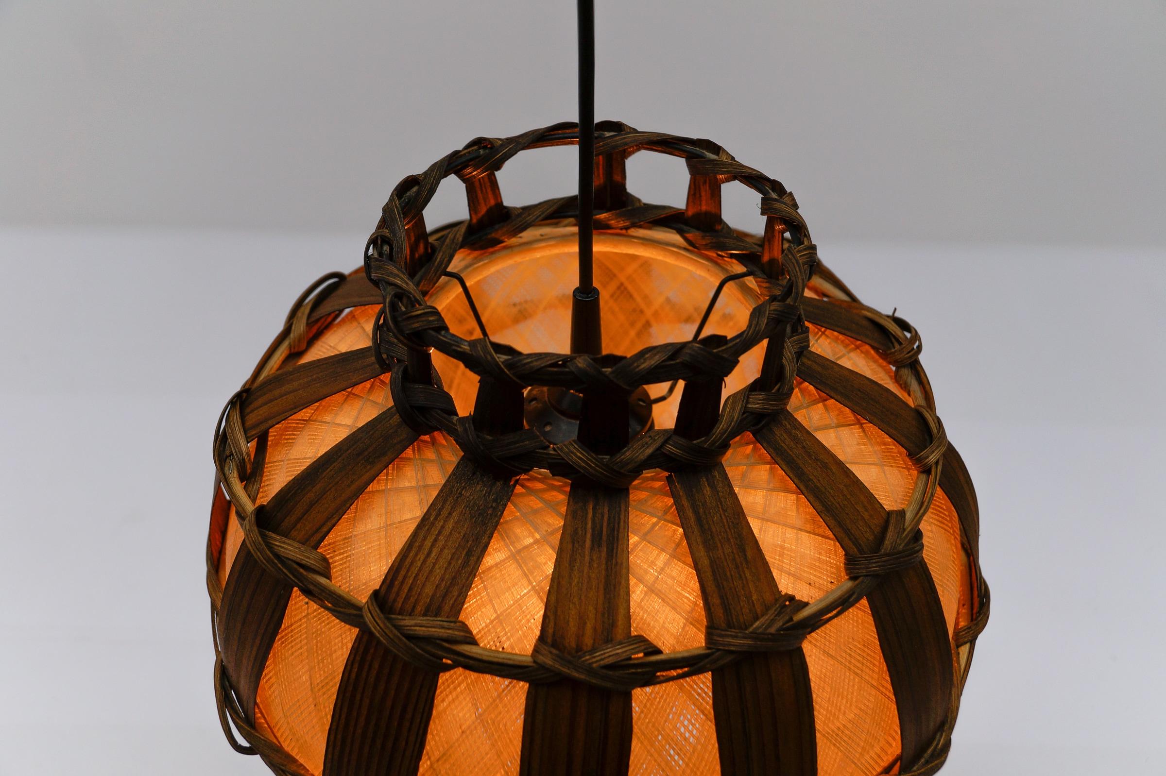 Handmade French Provincial Wooden Ceiling Lamp, 1960s en vente 3
