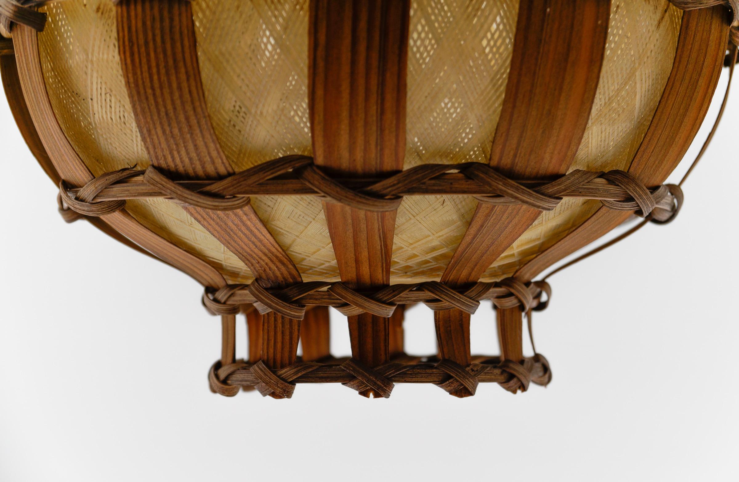 Handmade French Provincial Wooden Ceiling Lamp, 1960s en vente 5
