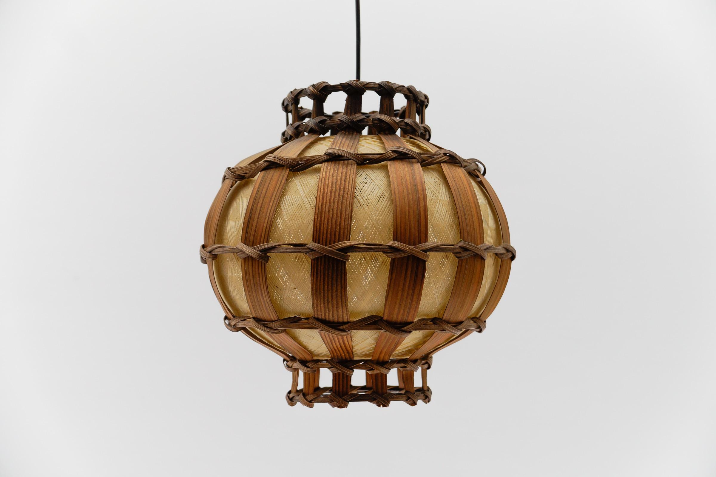 Handmade French Provincial Wooden Ceiling Lamp, 1960s Bon état - En vente à Nürnberg, Bayern