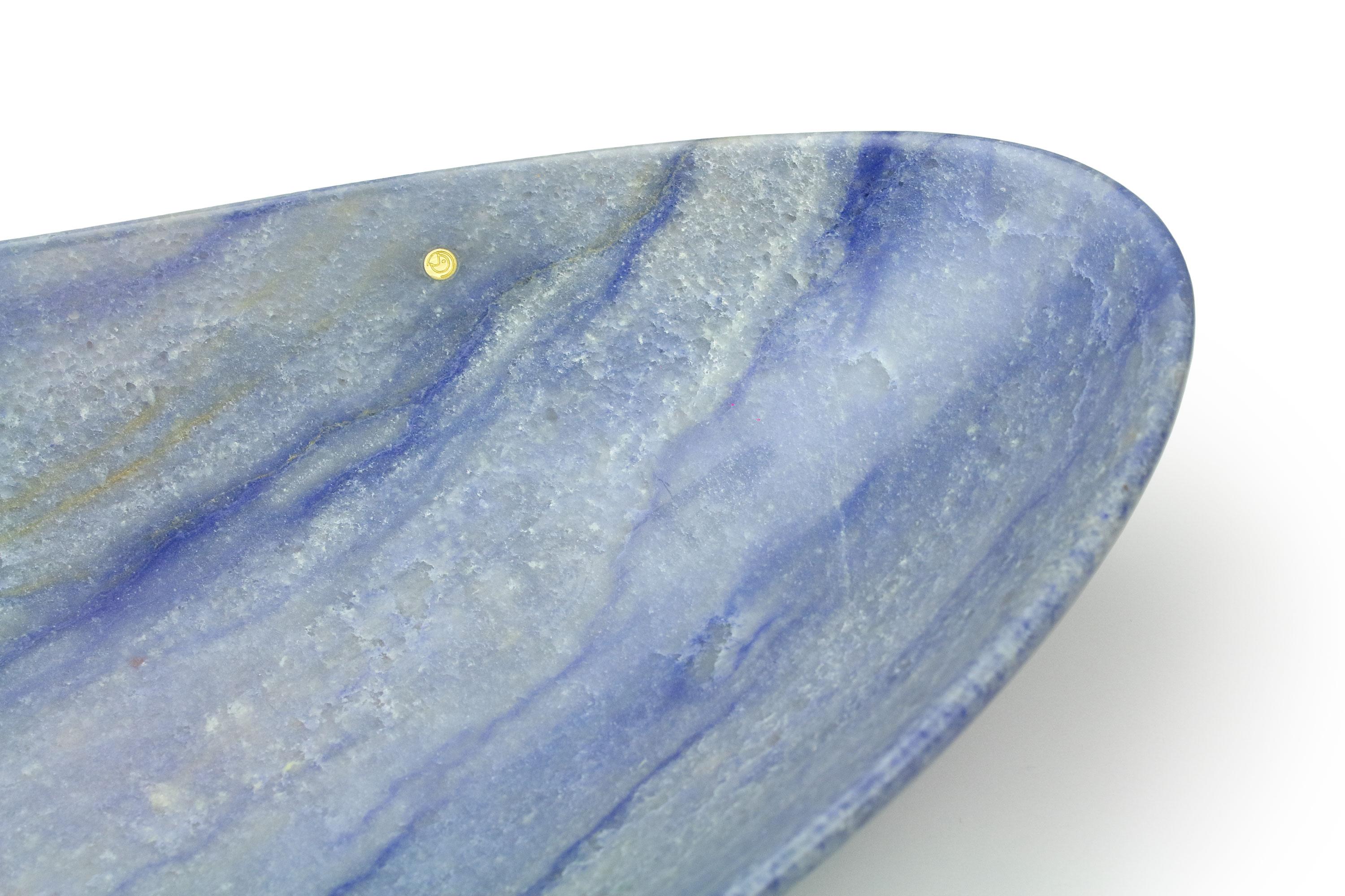 Dekorative Schalenvase/ Tafelaufsatz aus blauem Azul Macaubas-Marmor mit Sammlerdesign im Angebot 5