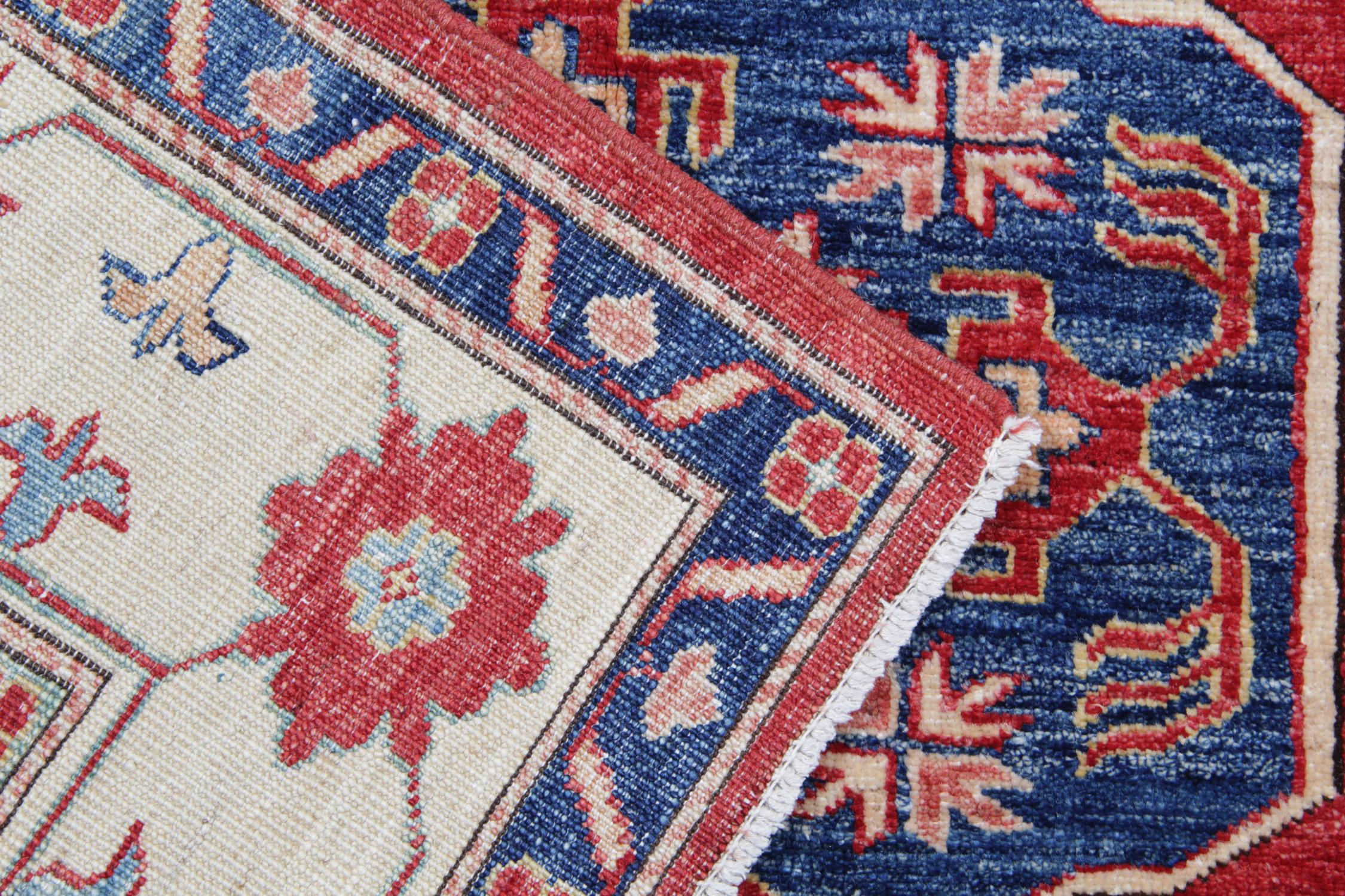 Handmade Geometric Rug, Red Medallion Carpet Traditional Livingroom Rug 145x203c In Excellent Condition For Sale In Hampshire, GB