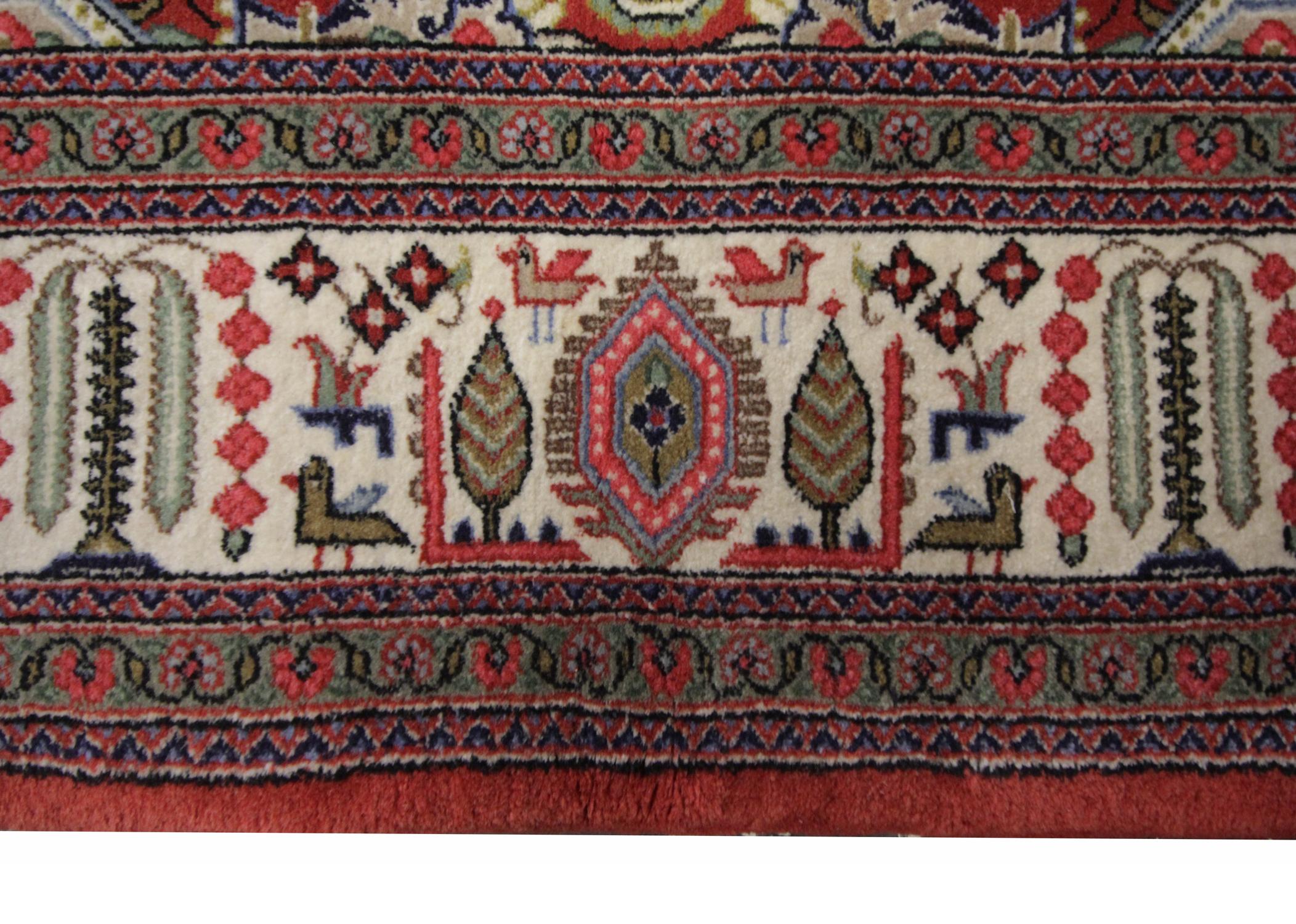 Handgefertigter geometrischer Teppich aus Wolle, traditioneller Teppich (Moderne der Mitte des Jahrhunderts) im Angebot