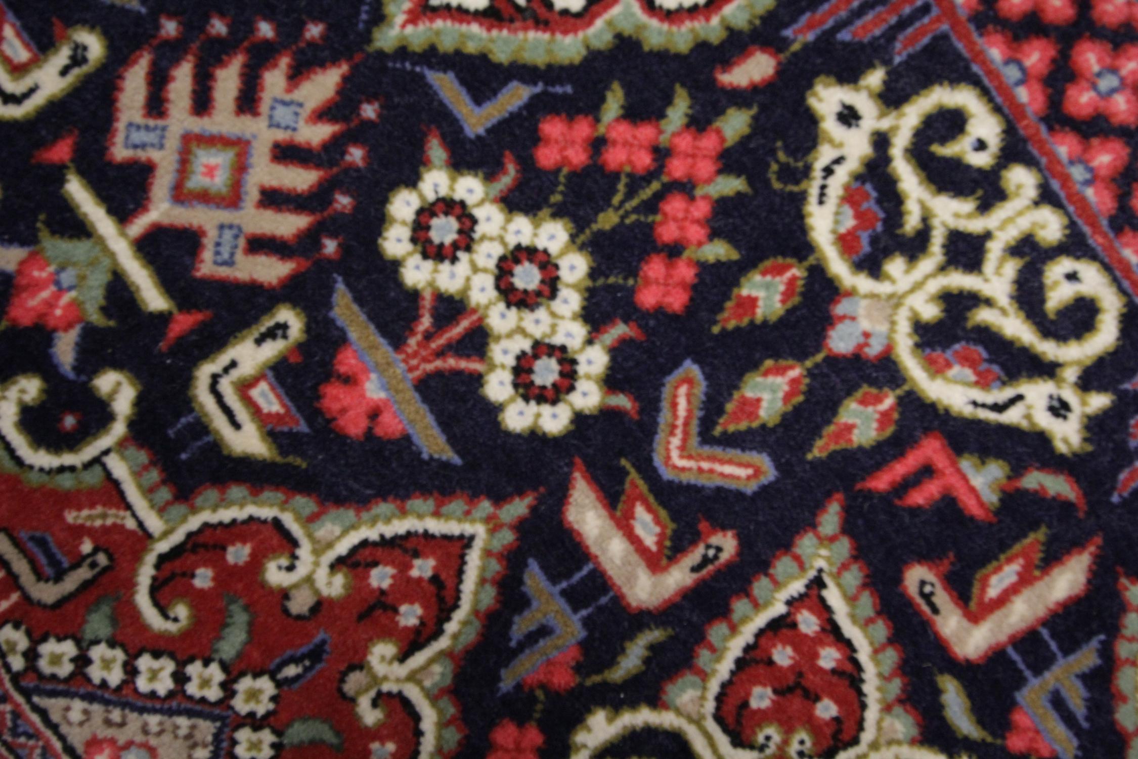 Handmade Geometric Rug Wool Area Rug, Traditional Carpet In Excellent Condition For Sale In Hampshire, GB