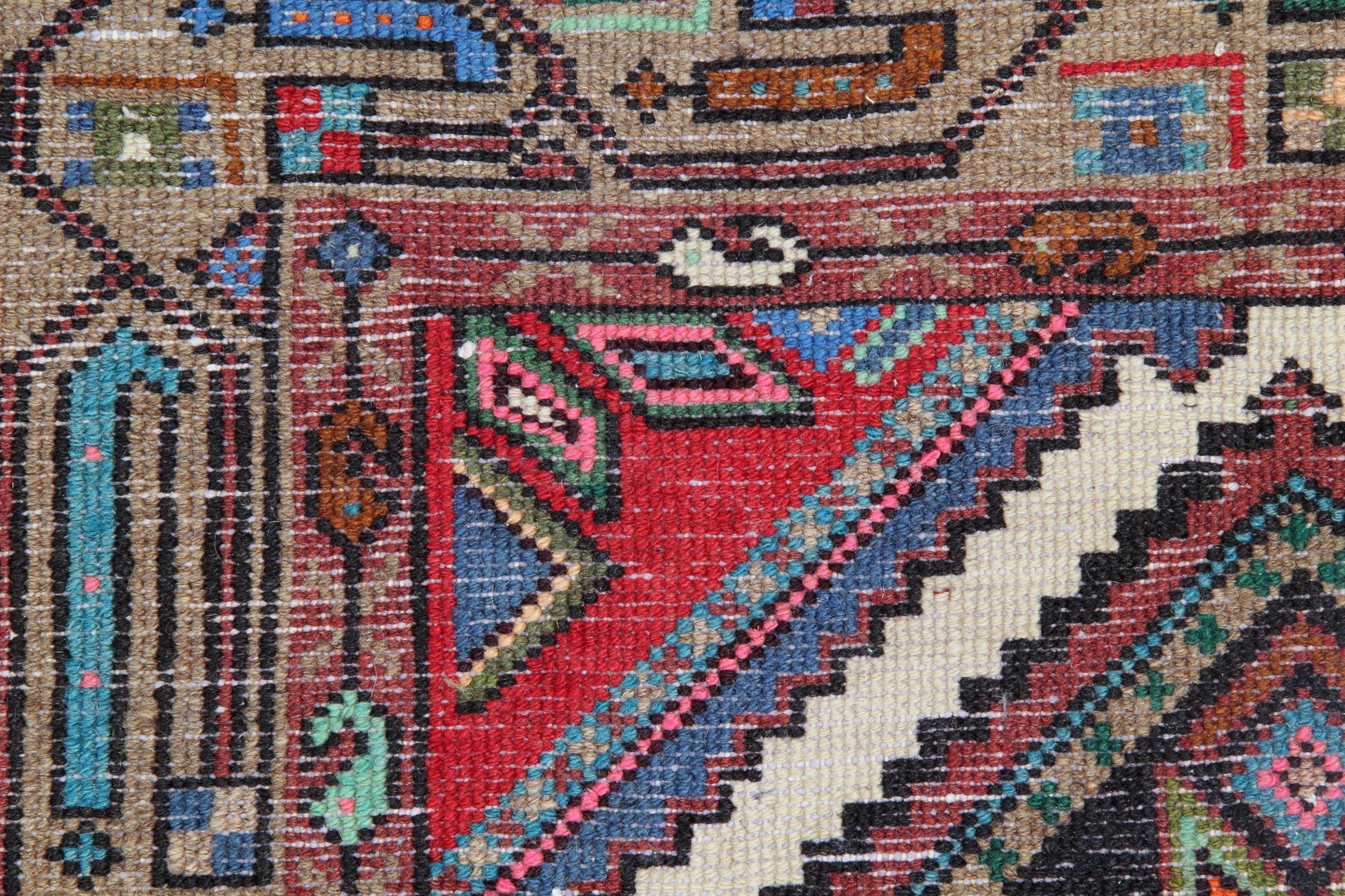 Handgefertigter geometrischer langer traditioneller rot-blauer Teppich, 78x278cm im Zustand „Hervorragend“ im Angebot in Wembley, GB