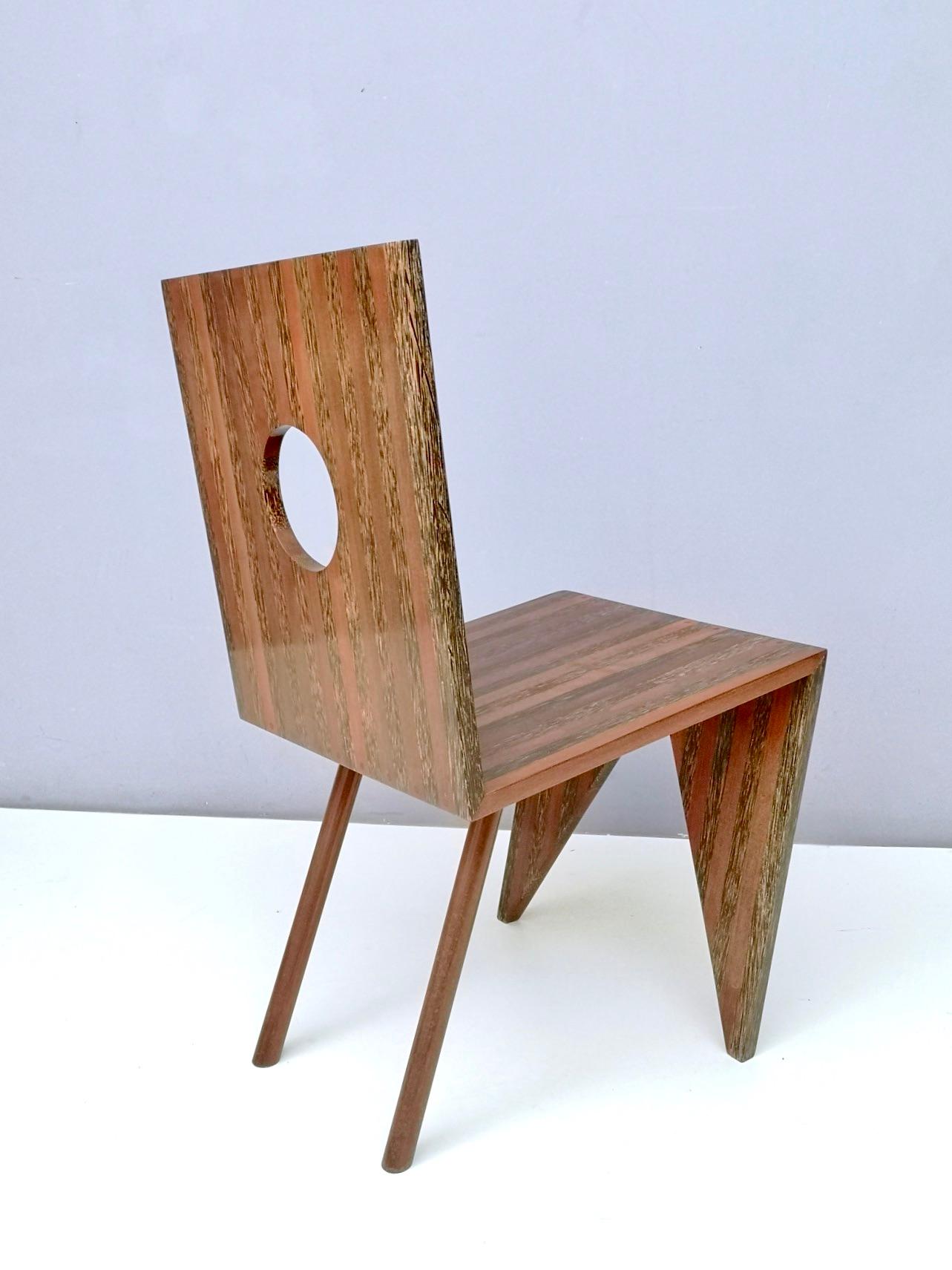 Postmodern Handmade Geometrical Solid Beech and Walnut Side Chair, Italy 1980s In Excellent Condition For Sale In Bresso, Lombardy