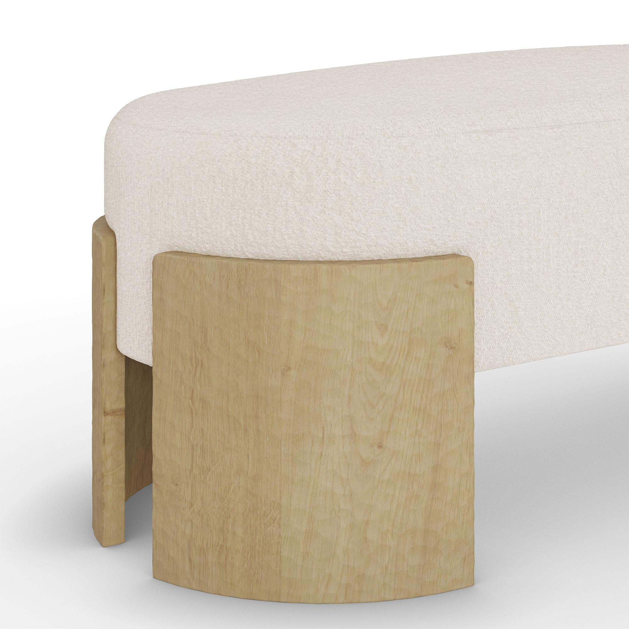 Organique Banc Gilda fait main en bouclé avec base sculptée par Nolita Harbour en vente